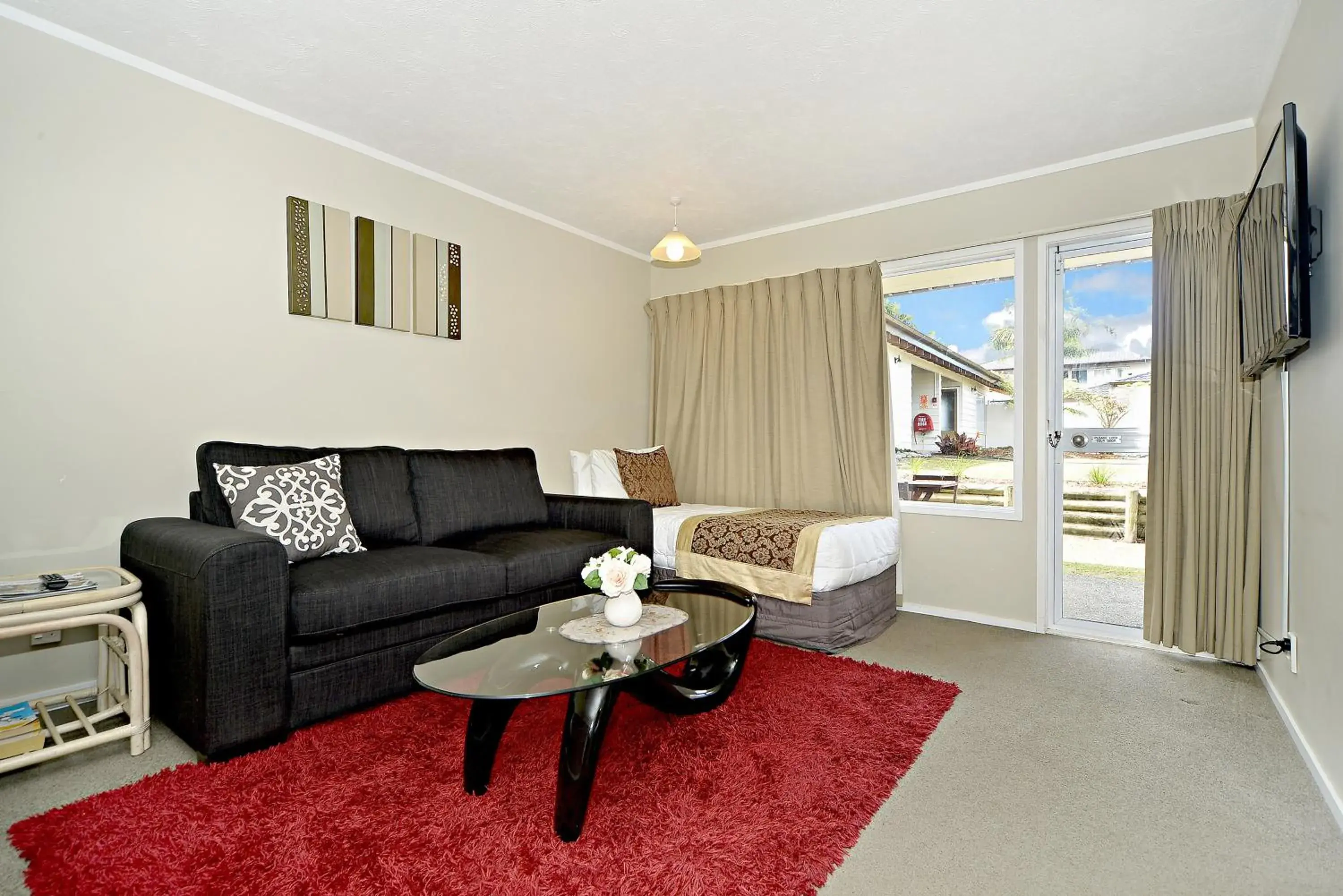 Living room, Seating Area in Takapuna Motor Lodge