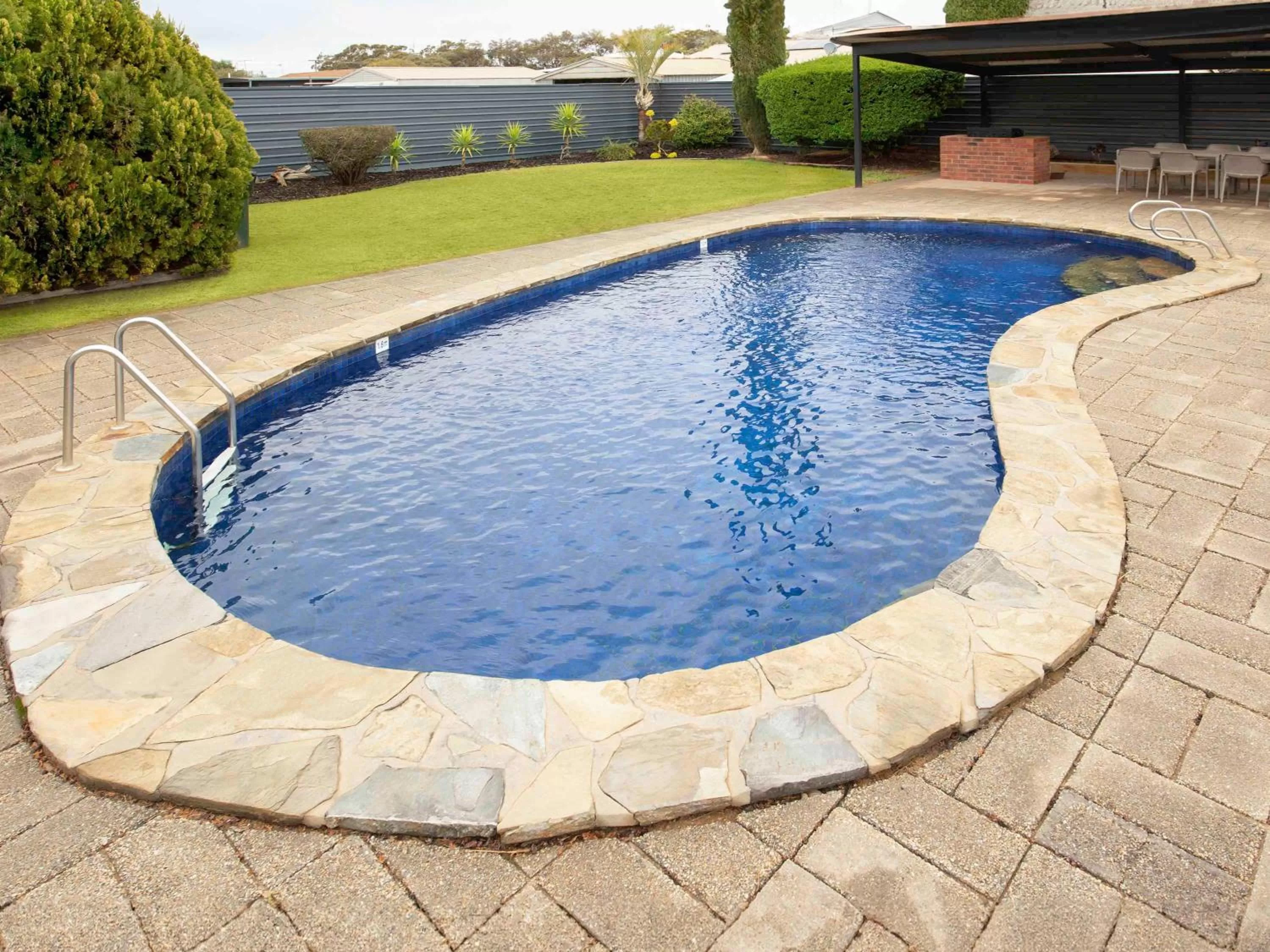 Pool view, Swimming Pool in John Pirie Motor Inn