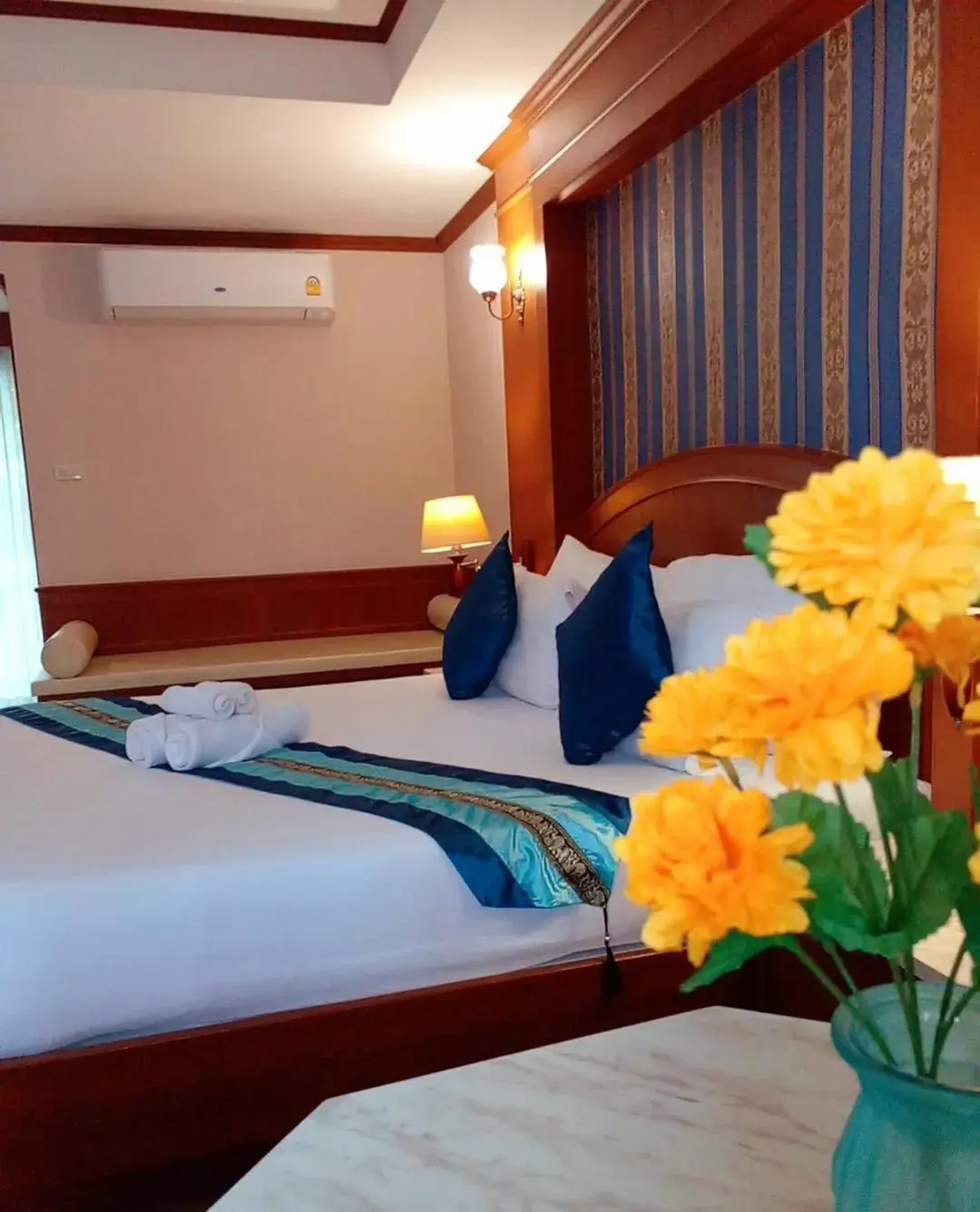 Property building, Bed in The Lion King Hotel Udonthani