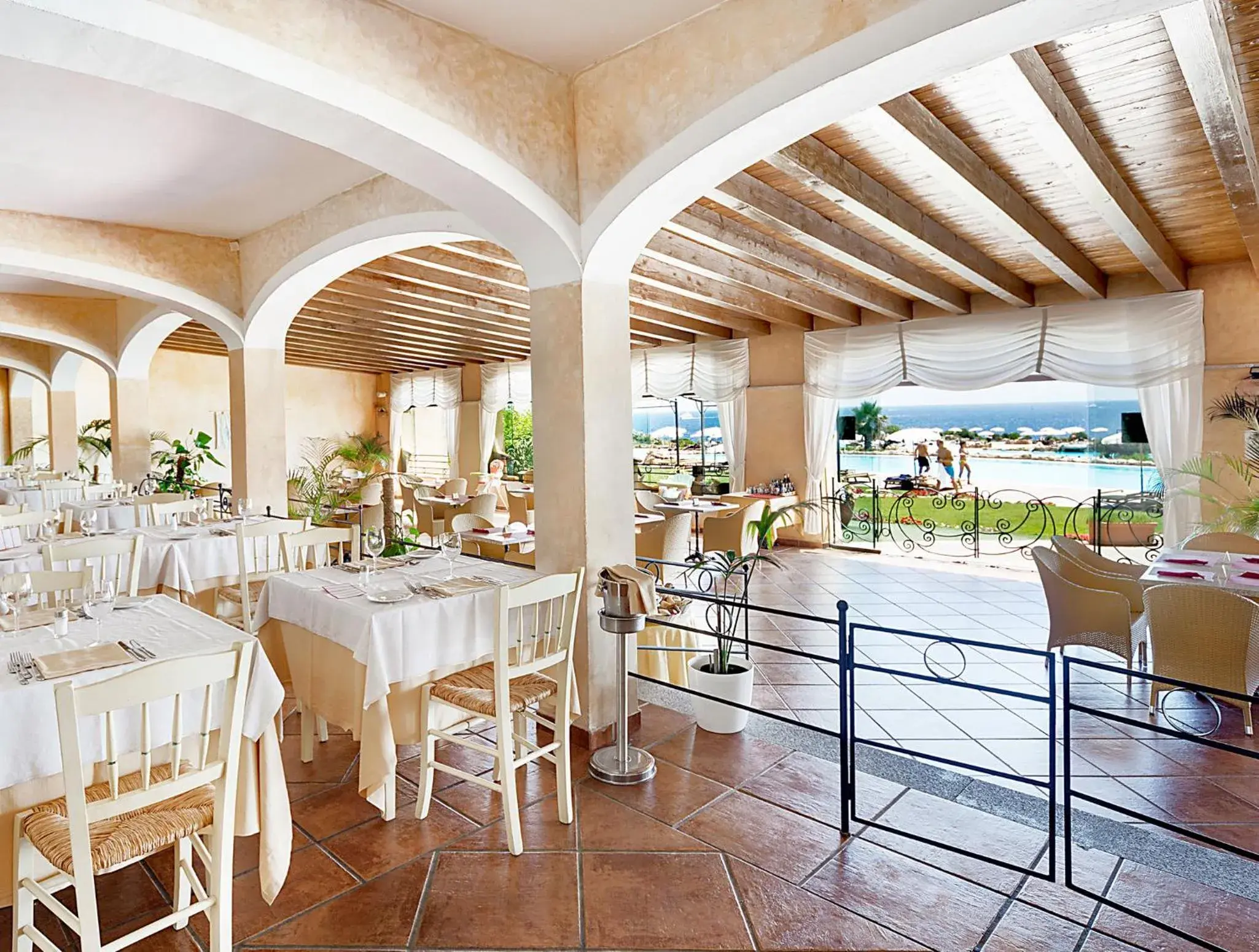 Restaurant/Places to Eat in Colonna Resort