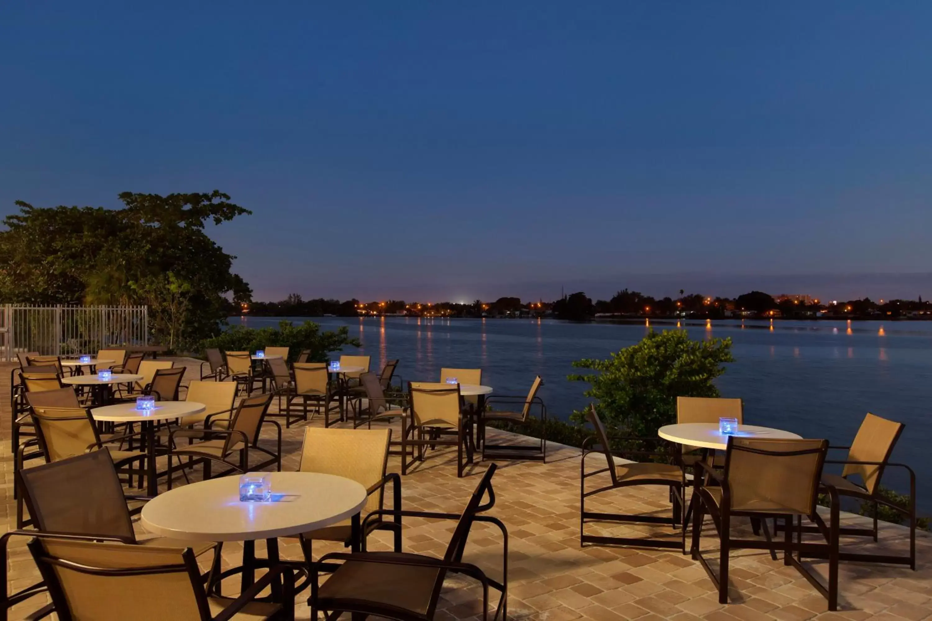 Patio, Restaurant/Places to Eat in Cambria Hotel Miami Airport - Blue Lagoon