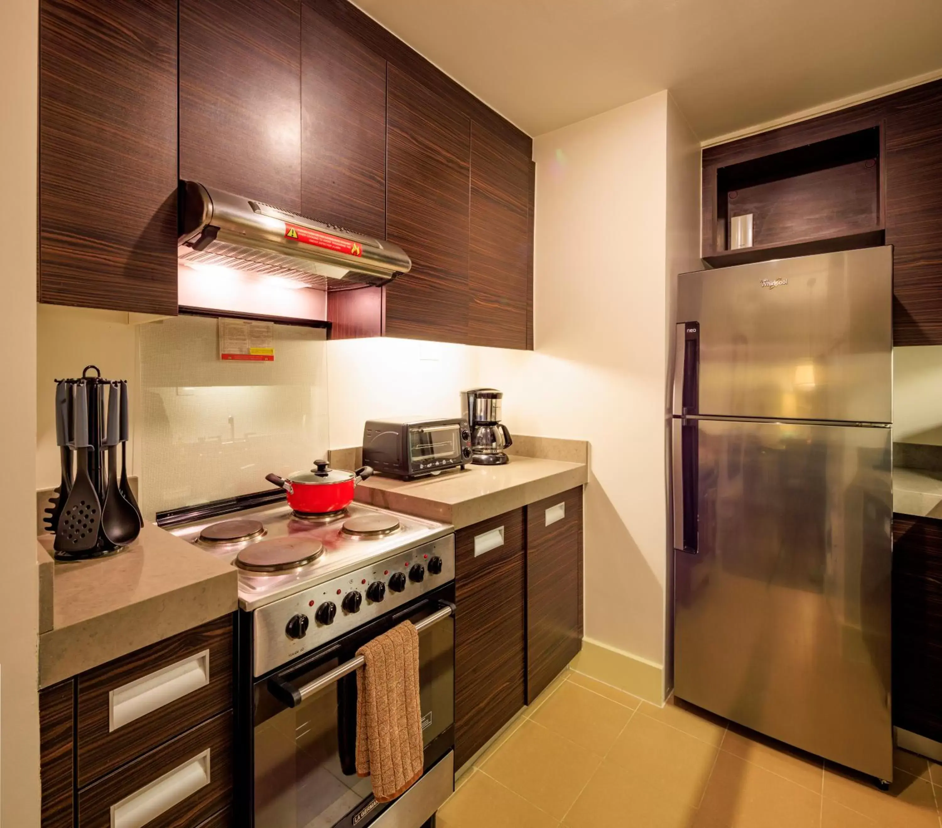 Kitchen or kitchenette, Kitchen/Kitchenette in Aruga Apartments by Rockwell Makati