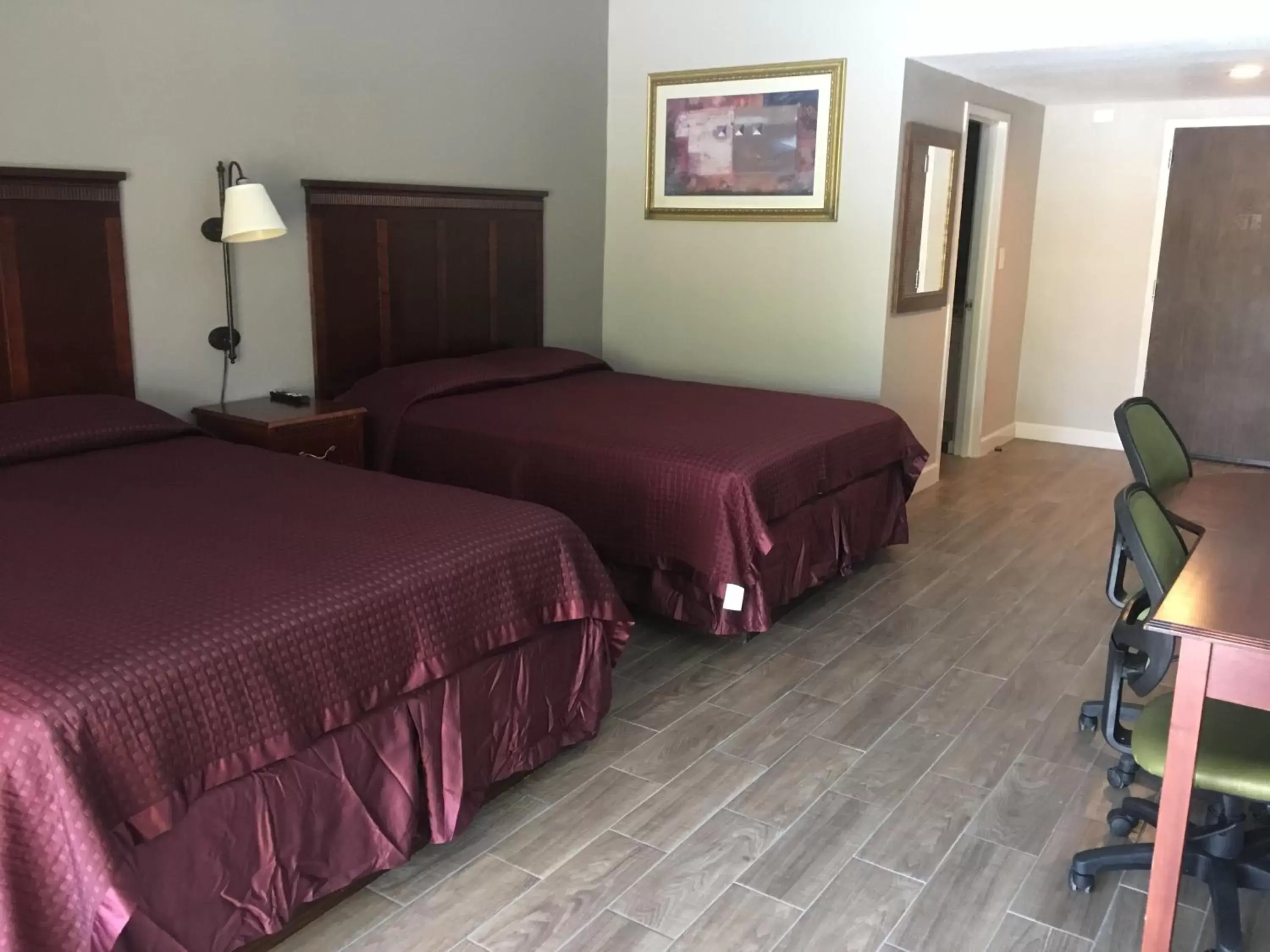 Photo of the whole room, Bed in Rodeway Inn