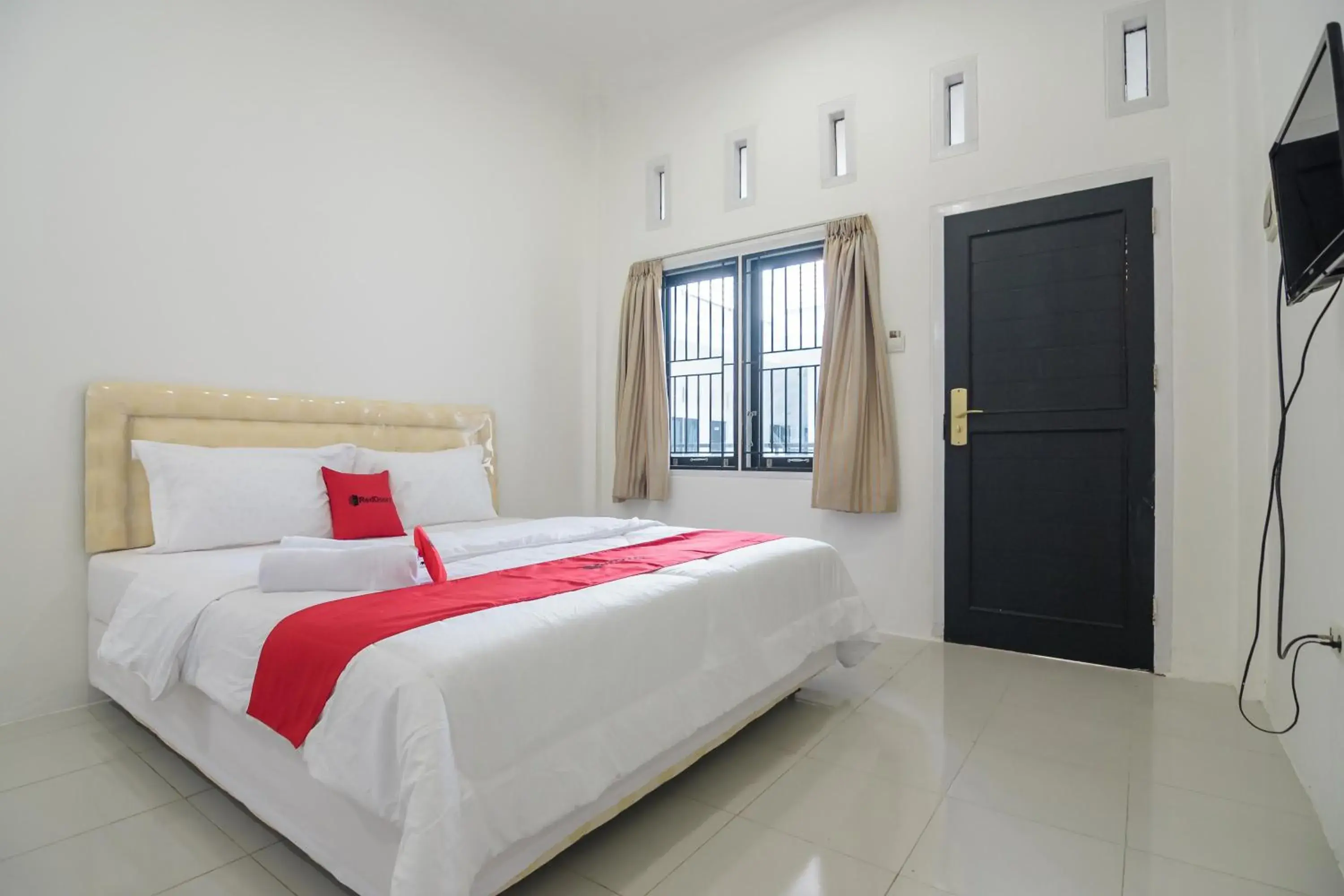 Bedroom, Bed in RedDoorz near Sultan Thaha Airport Jambi