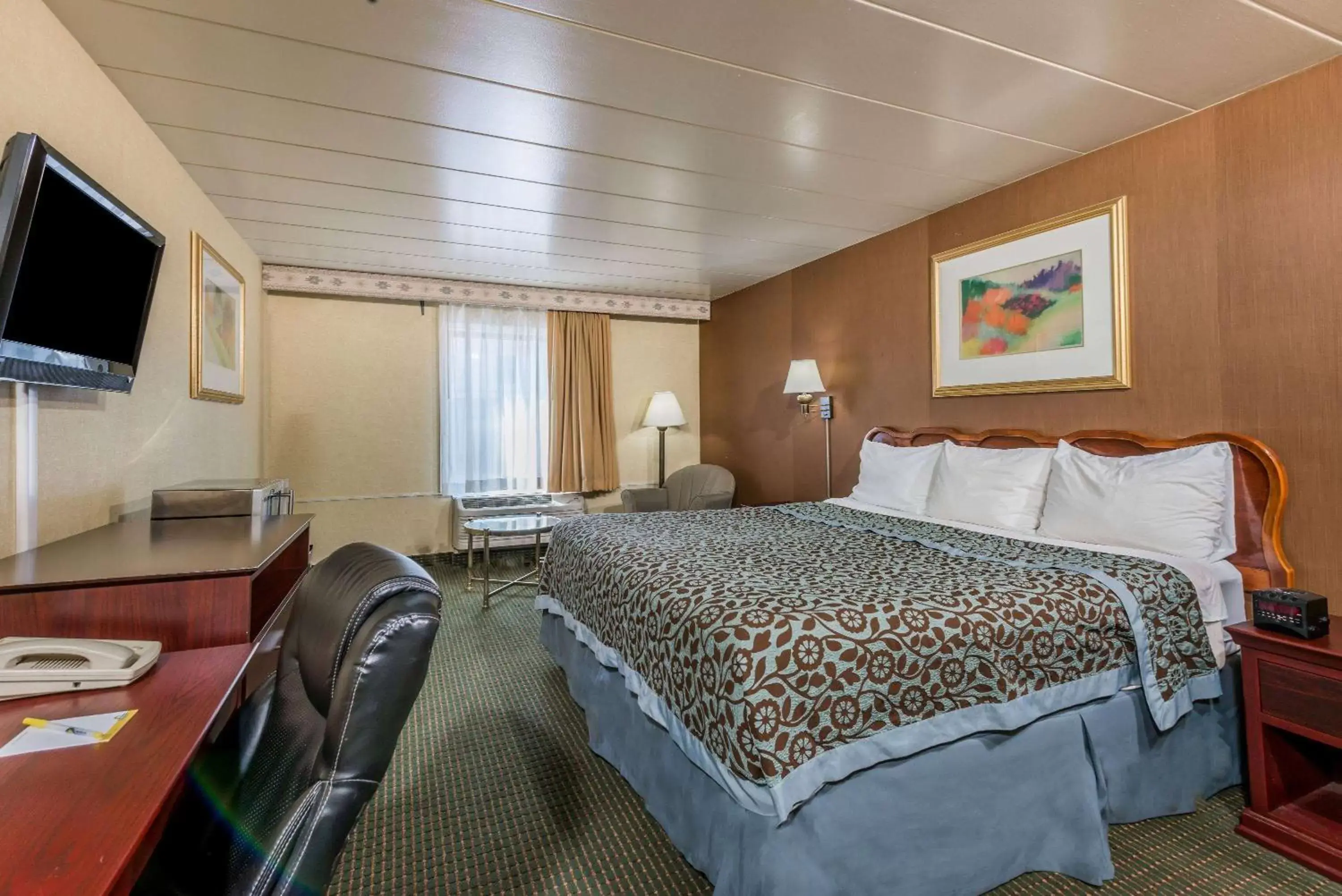 Photo of the whole room, Bed in Days Inn by Wyndham Pittsburgh Photo of the whole room, Bed in Days Inn by Wyndham Pittsburgh