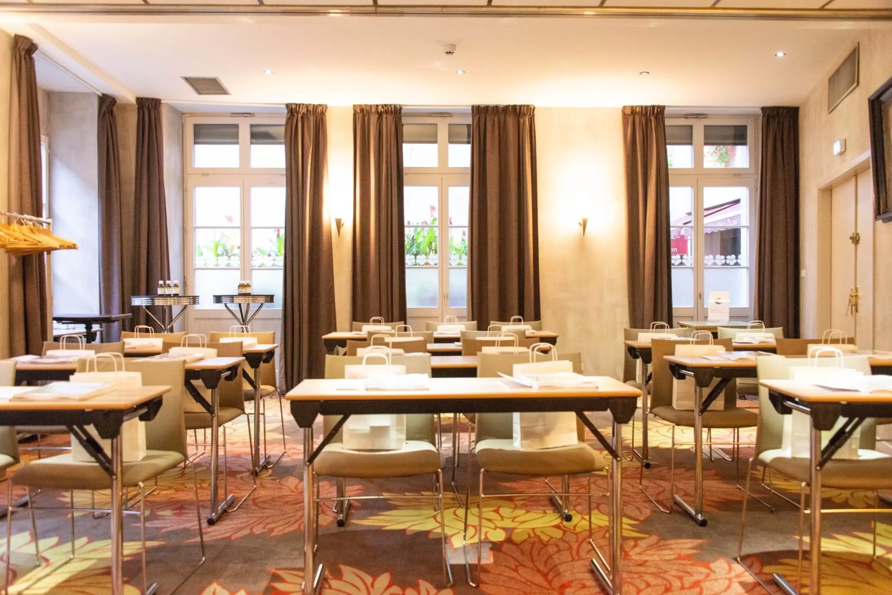 Meeting/conference room, Restaurant/Places to Eat in Hotel Beaucour