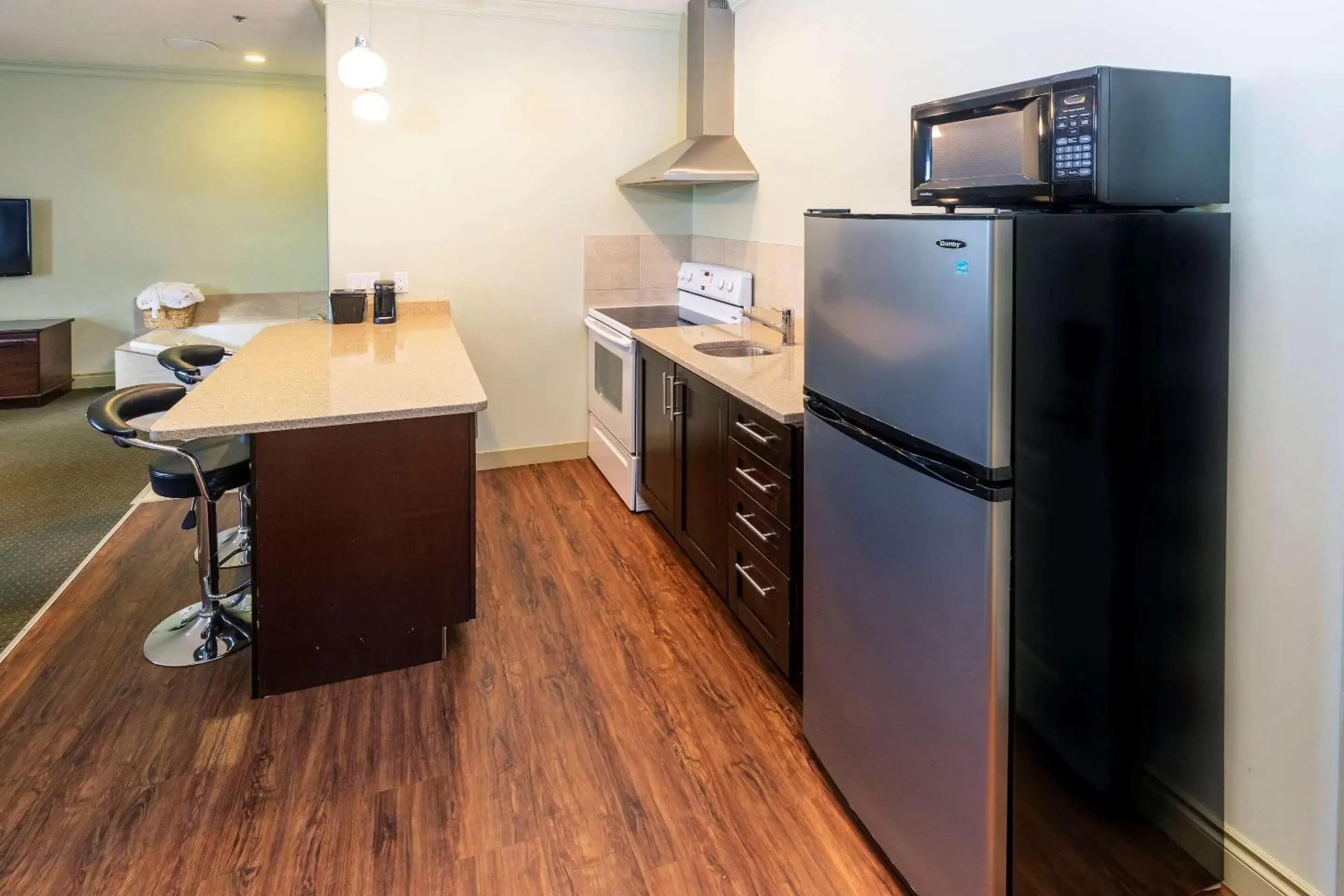 Bedroom, Kitchen/Kitchenette in Quality Inn & Suites