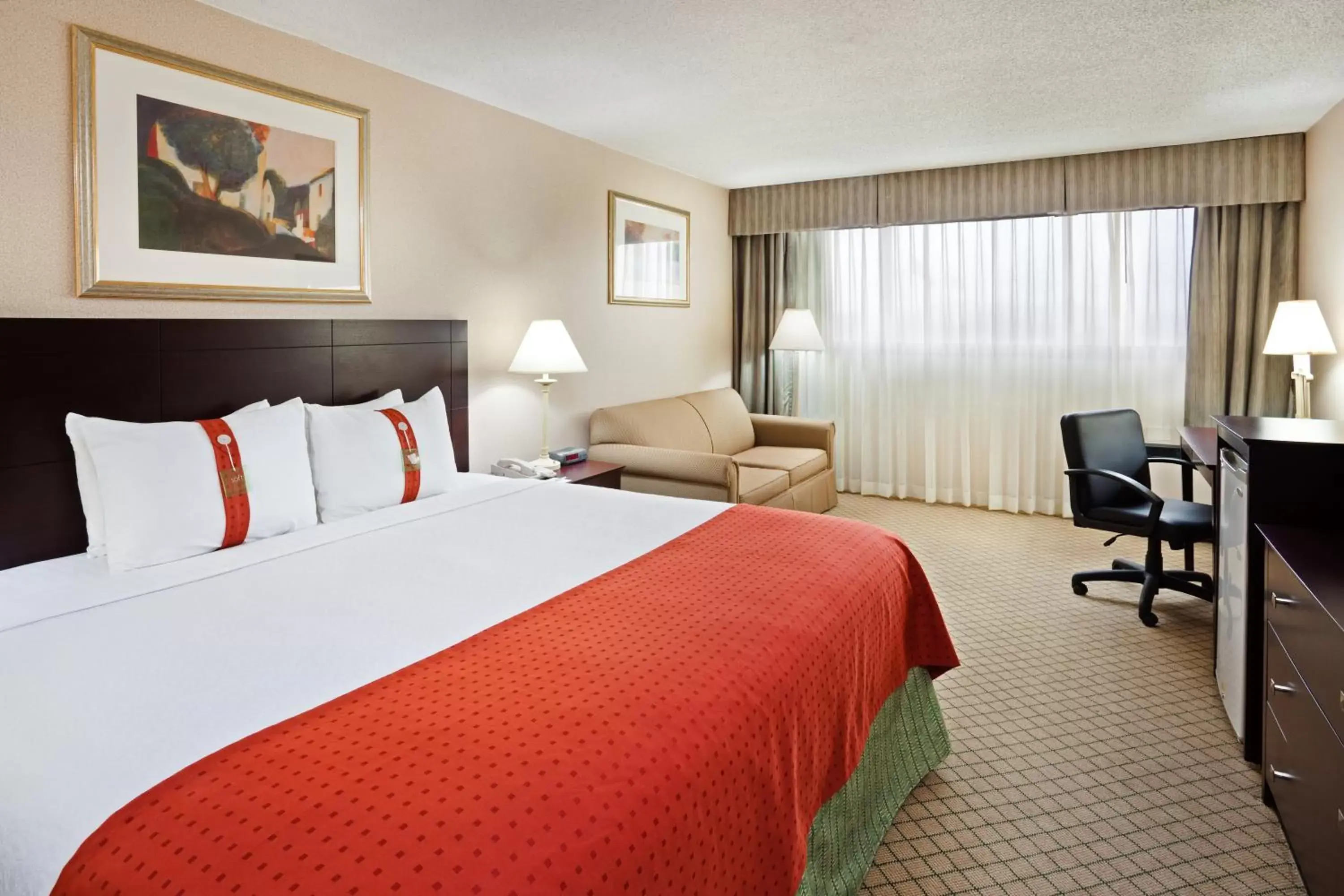 Photo of the whole room, Bed in Holiday Inn Johnson City, an IHG Hotel