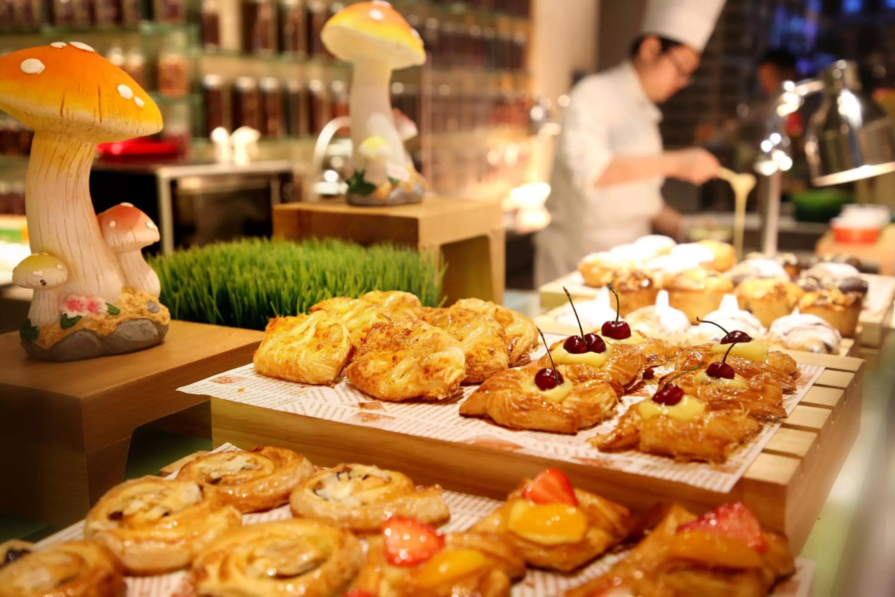 Buffet breakfast in Shangri-La Qingdao - May Fourth Square
