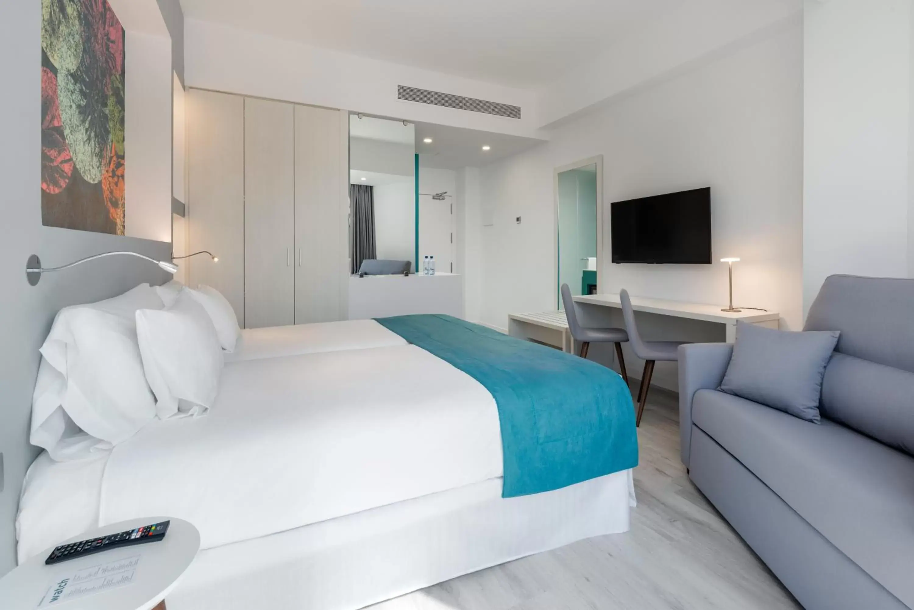 Photo of the whole room, Bed in Occidental Las Palmas Photo of the whole room, Bed in Occidental Las Palmas