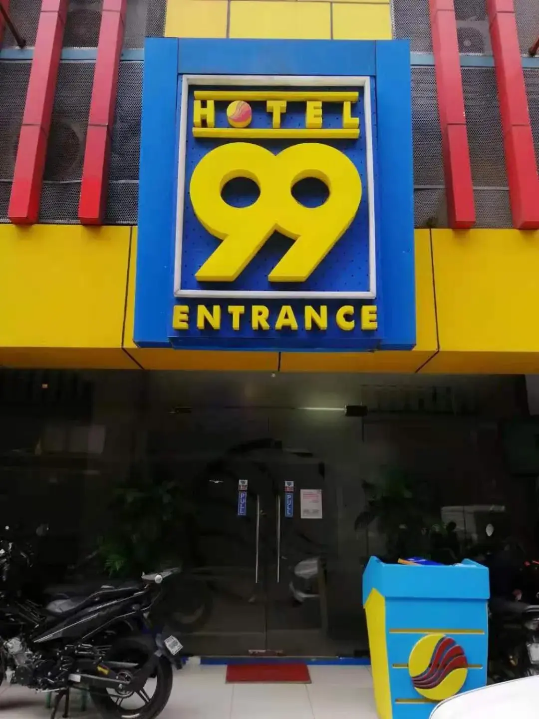 Facade/entrance in Hotel 99 Quiapo