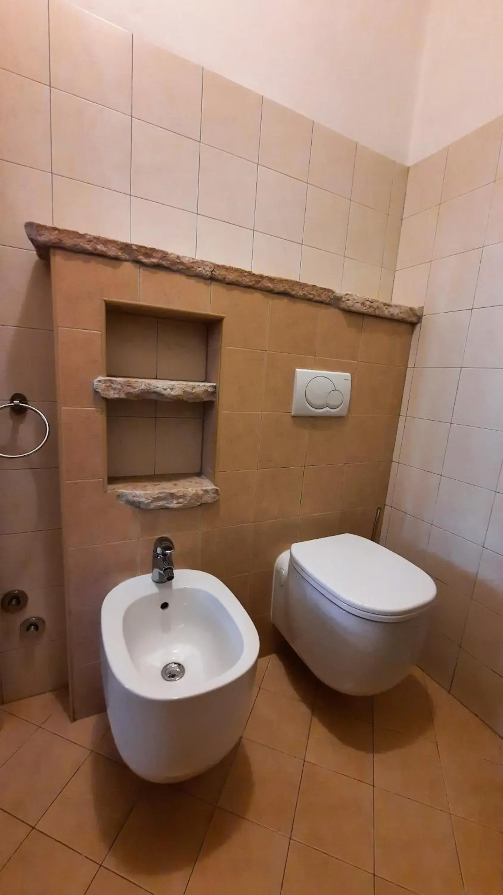 Bathroom in Albergo Giulia Gonzaga