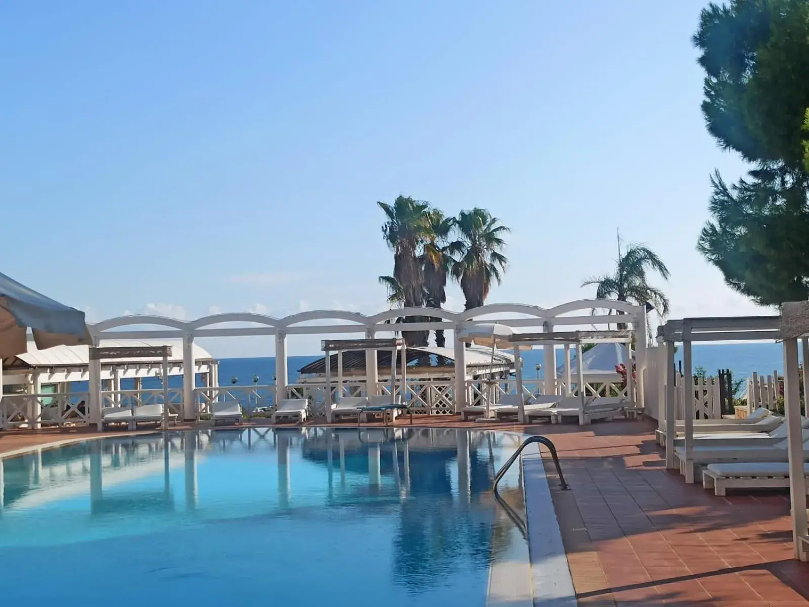 Swimming Pool in Hotel Residence La Corvetta