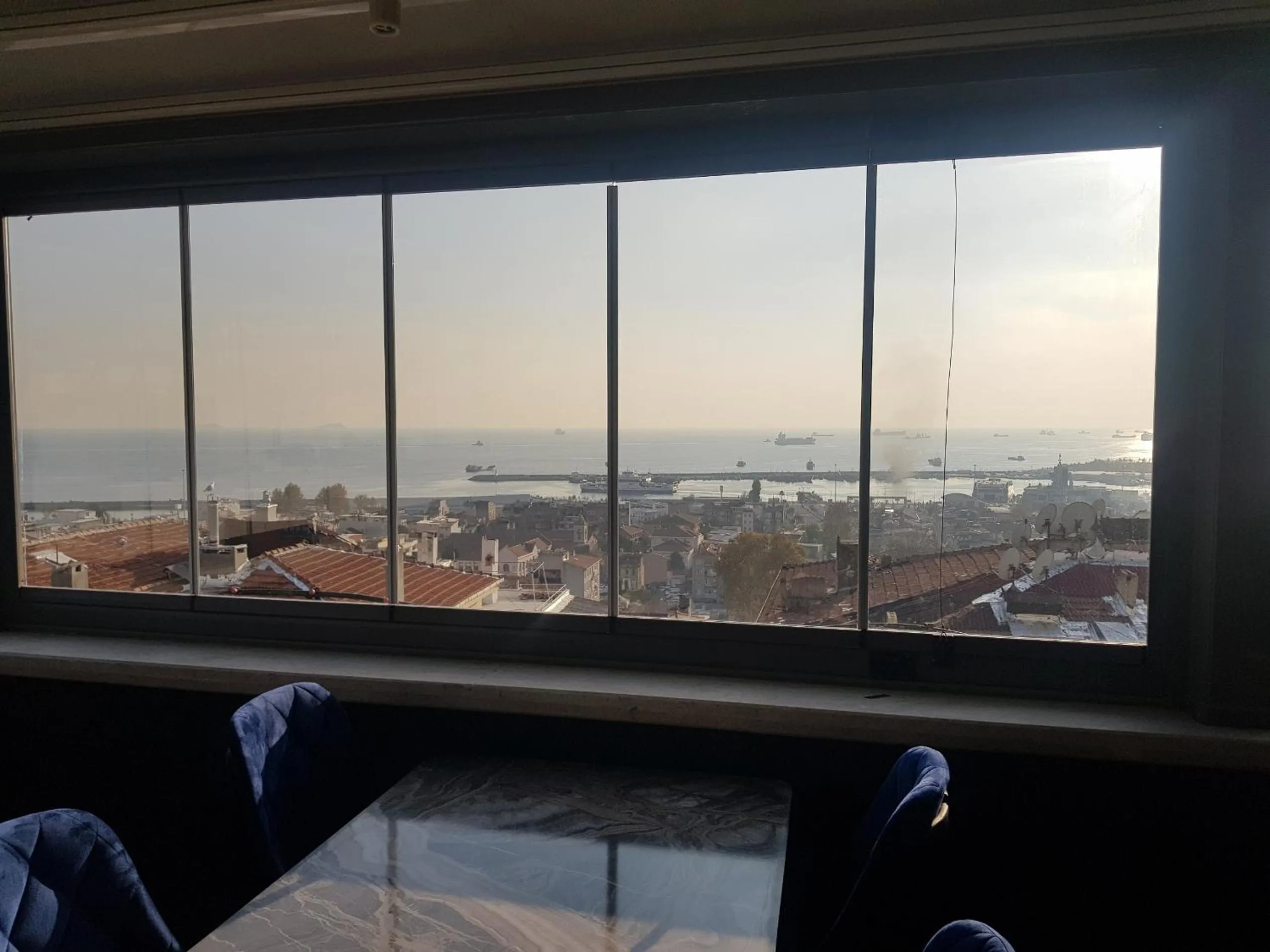 Restaurant/places to eat in Selenay Hotel