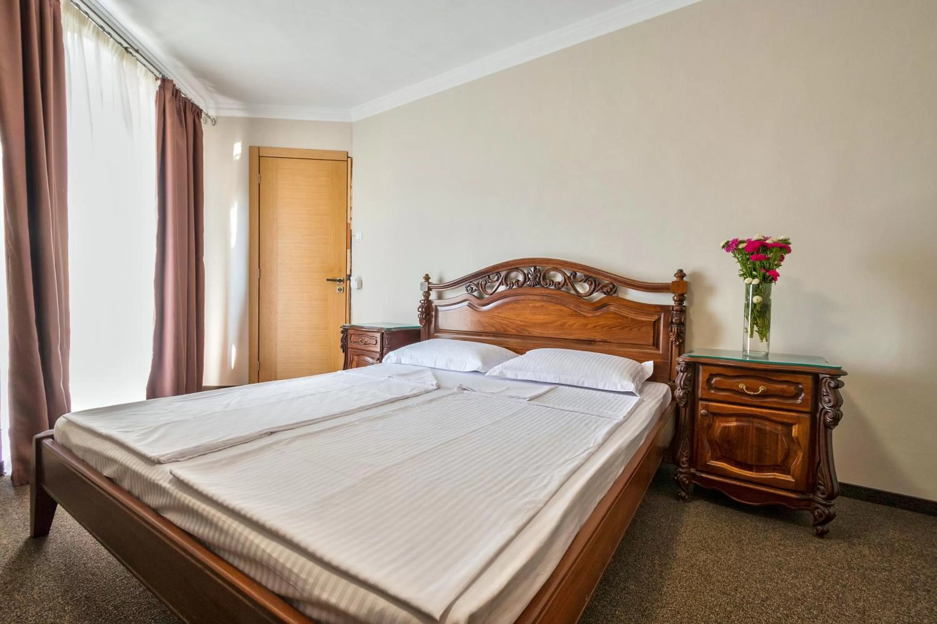 Hot Tub, Bed in Hotel Perfect