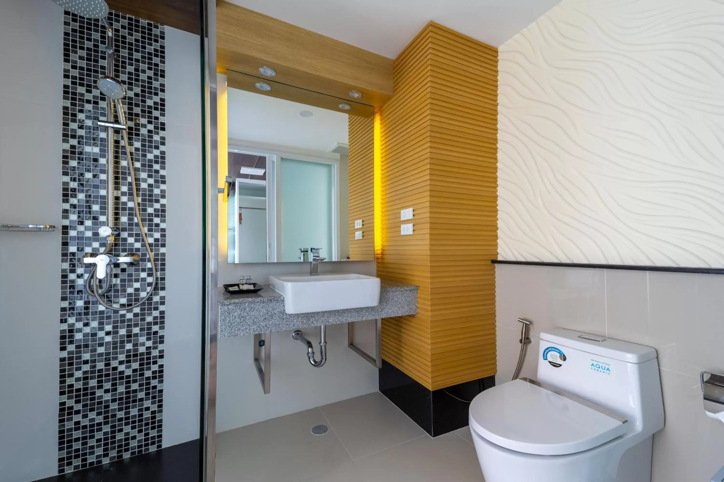 Bathroom in Sitthinard Grandview Hotel