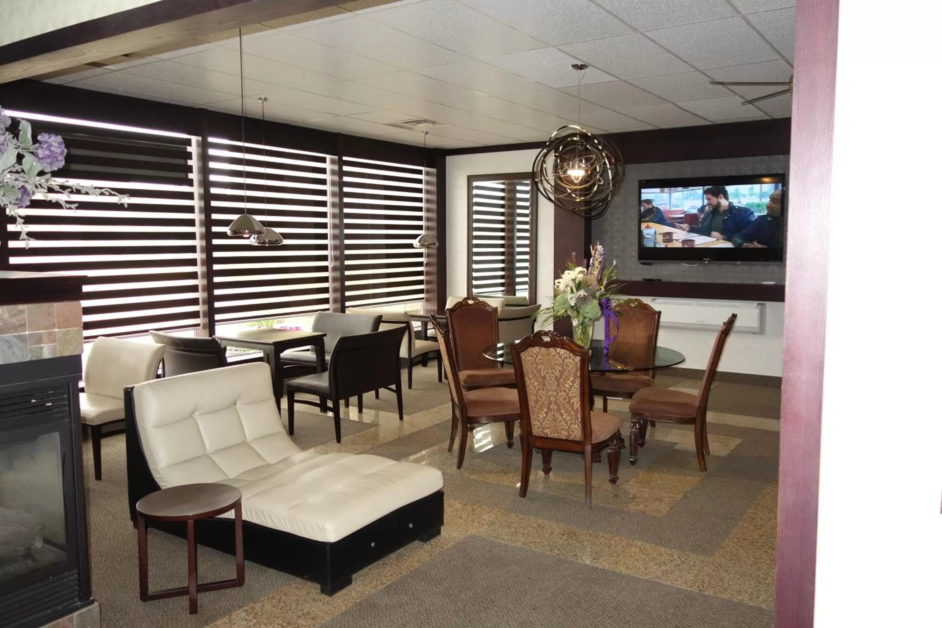 Dining area in Days Inn by Wyndham Vermilion