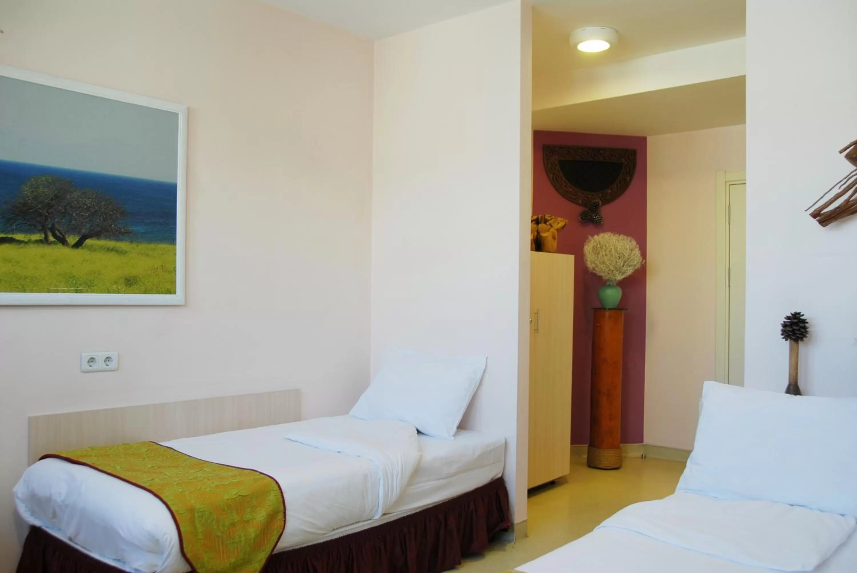 Photo of the whole room, Bed in Han Hotel