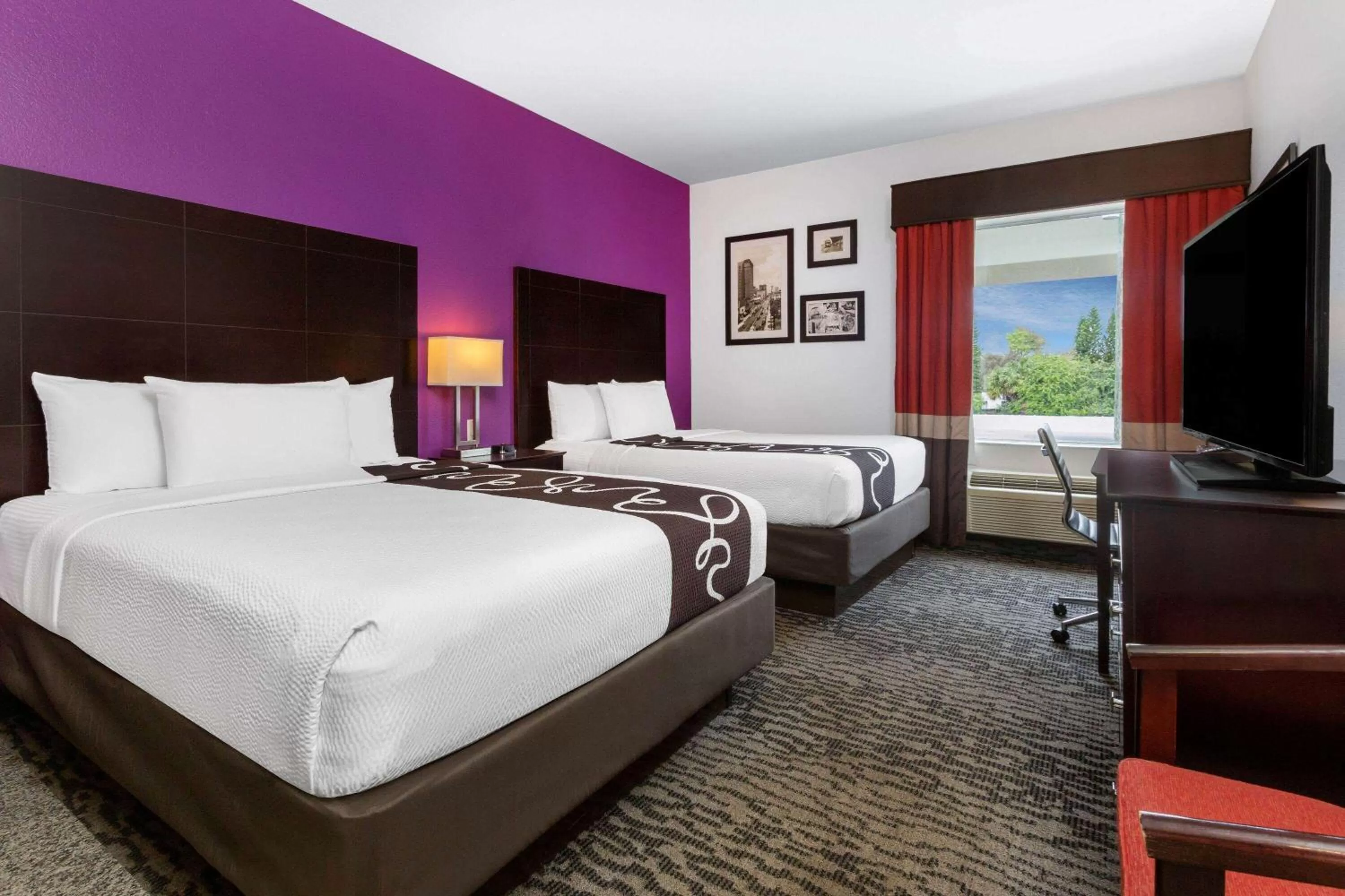 Bed in La Quinta by Wyndham Tampa Bay Area-Tampa South