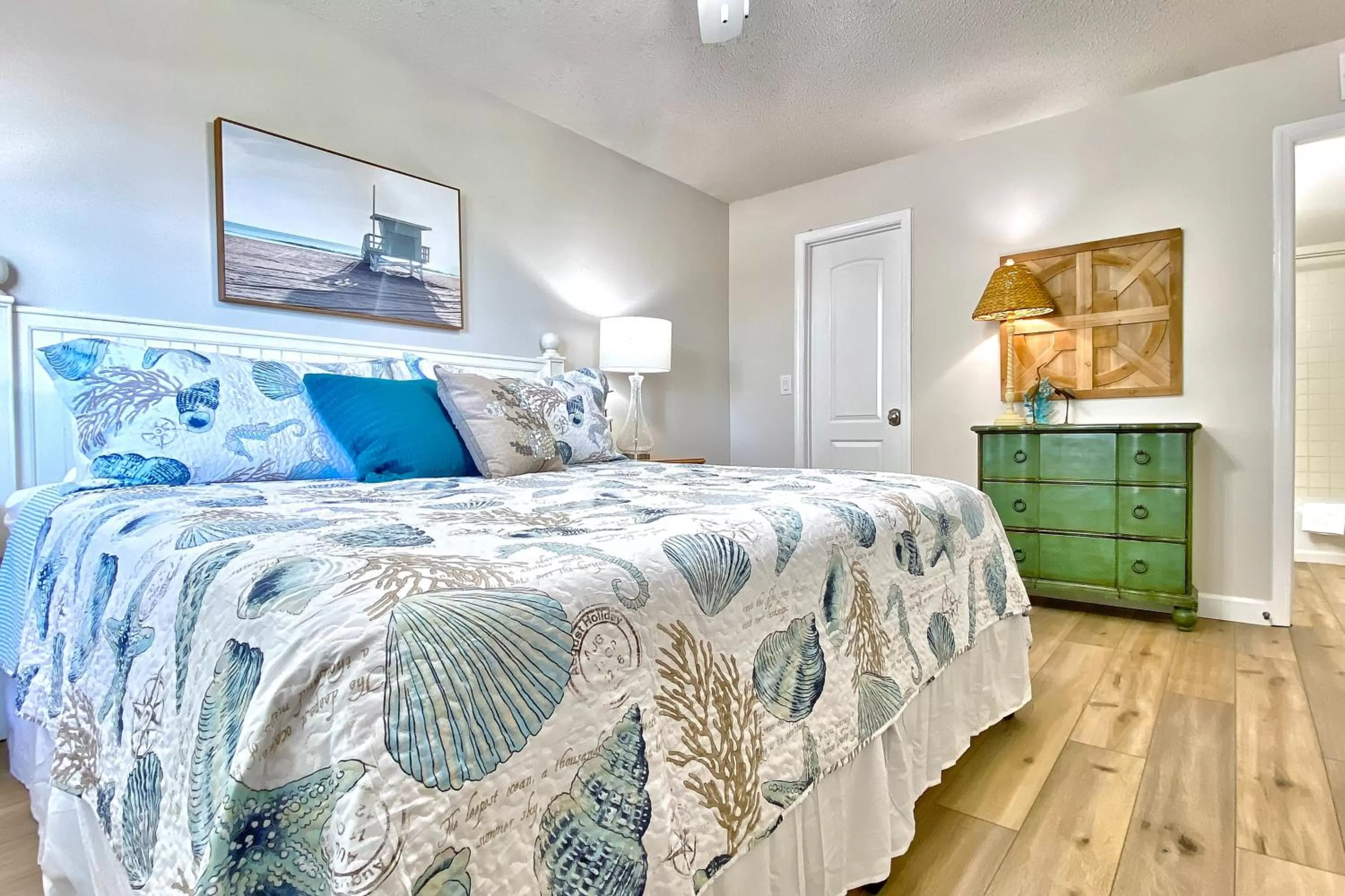 Bed in Chateaux Sunset Suites 408