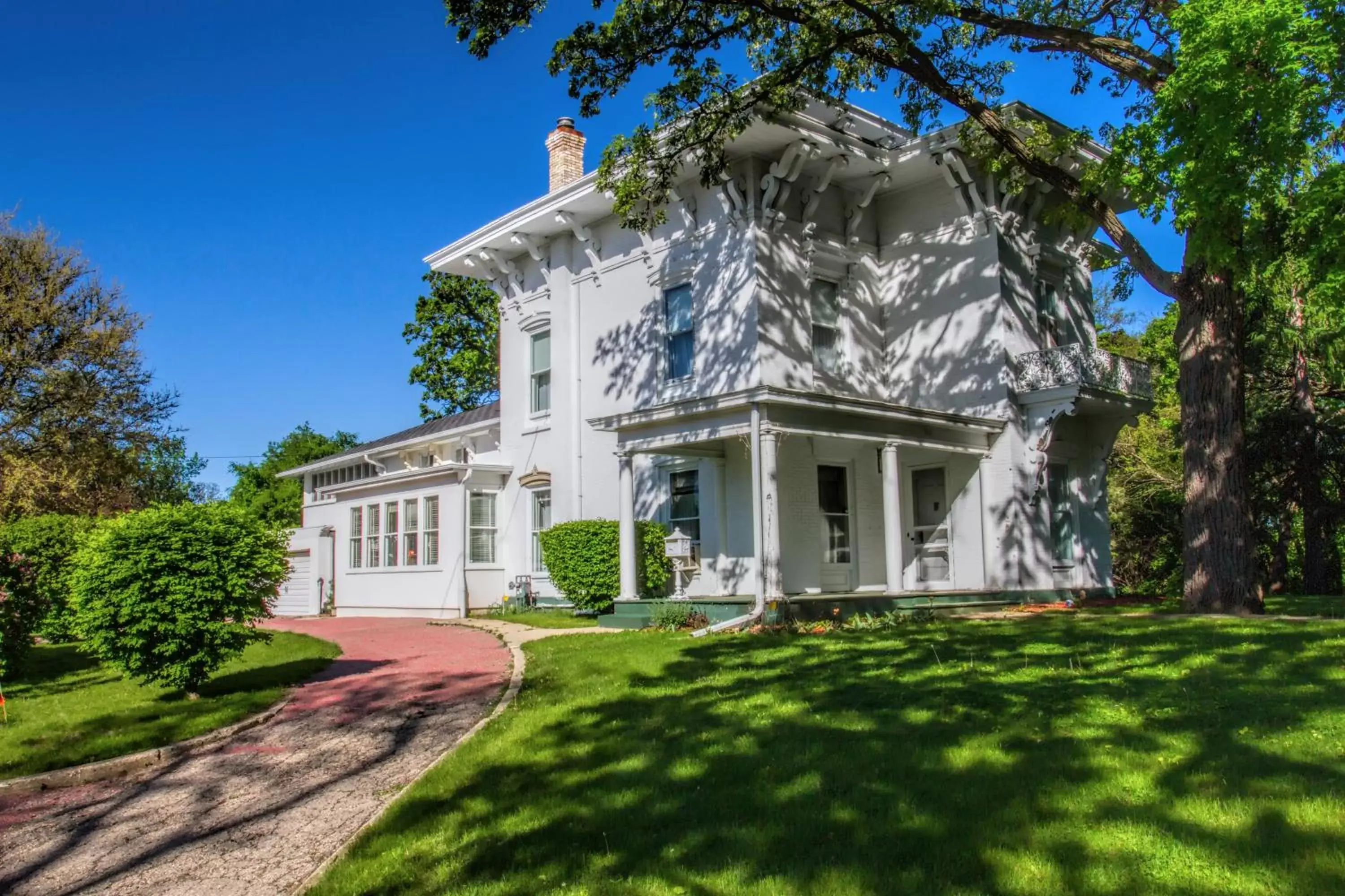 Nearby landmark, Property Building in HA Whitney Inn