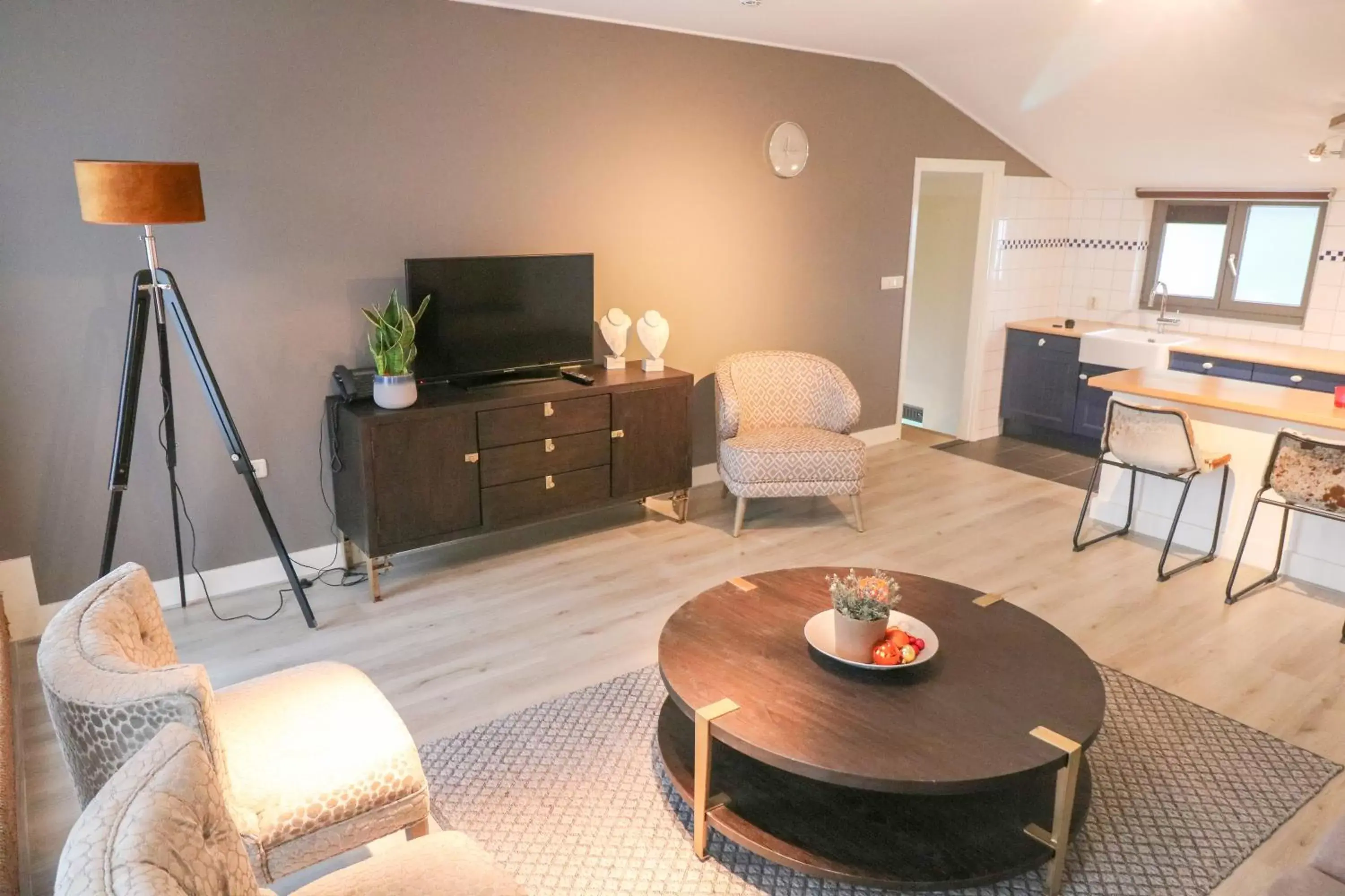 Kitchen or kitchenette, Seating Area in Hotel-Restaurant Gulpenerland