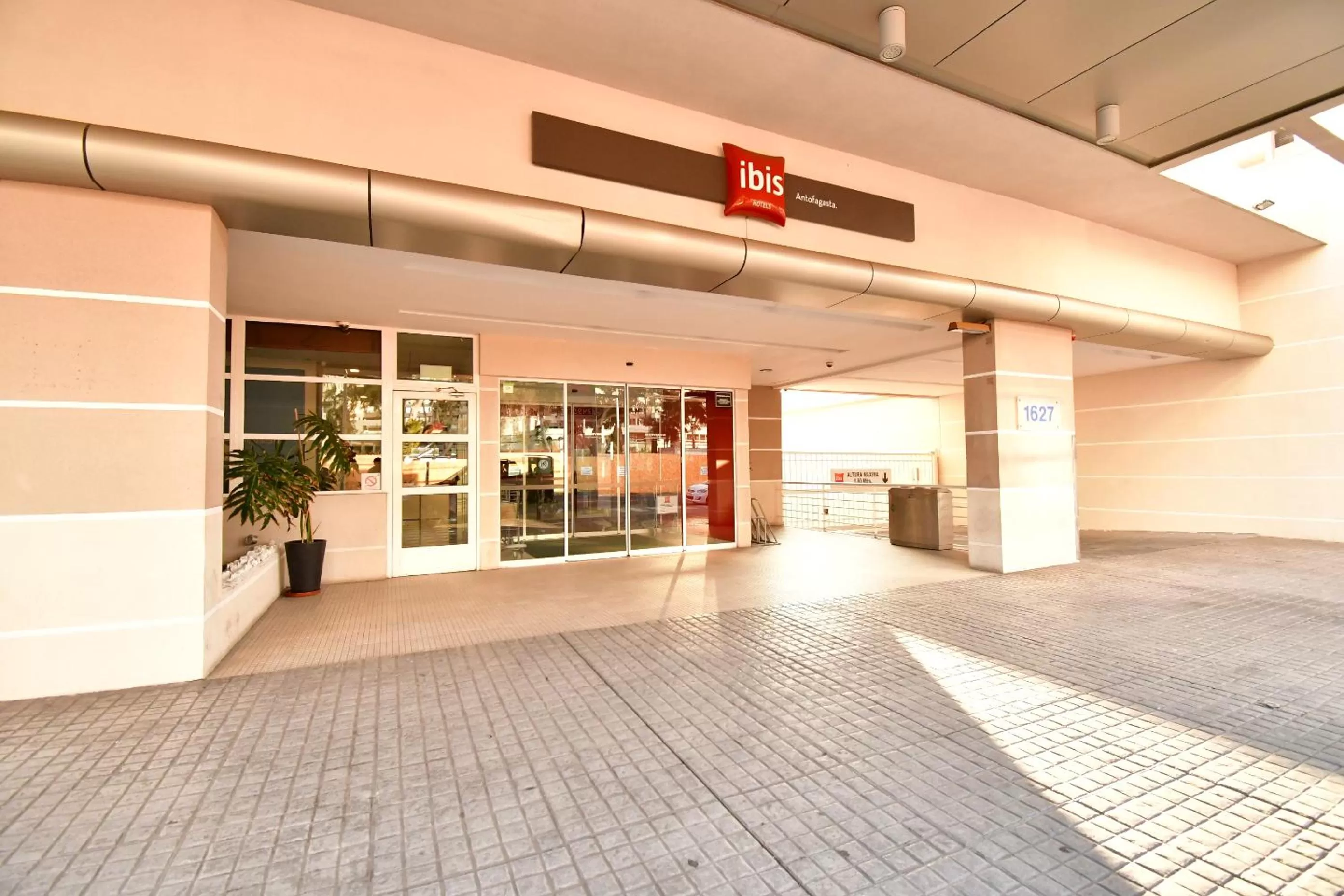 Facade/entrance in ibis Antofagasta