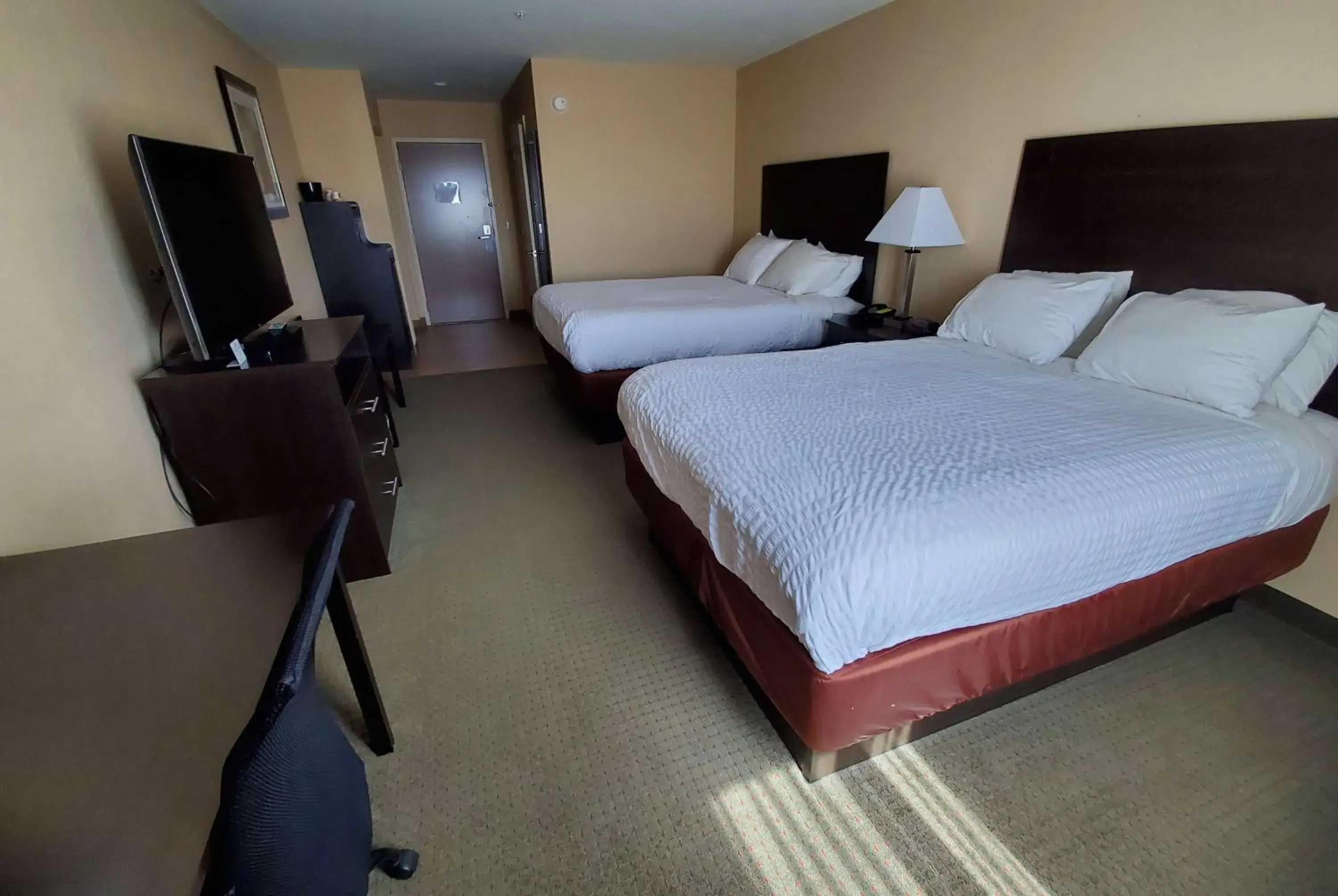 Photo of the whole room, Bed in Days Inn & Suites by Wyndham Florence/Jackson Area