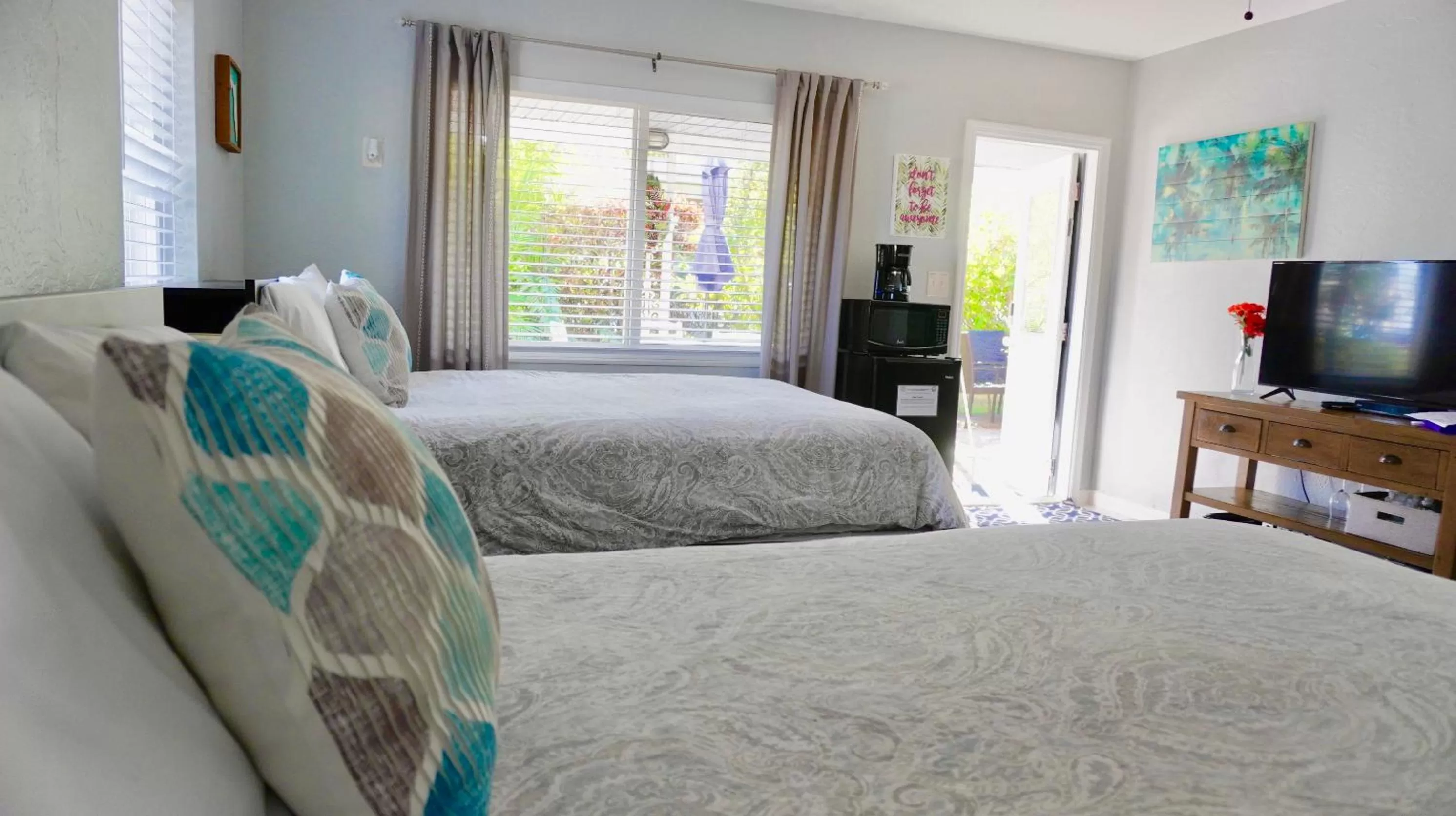 Photo of the whole room, Bed in 4145 By The Sea Inn & Suites