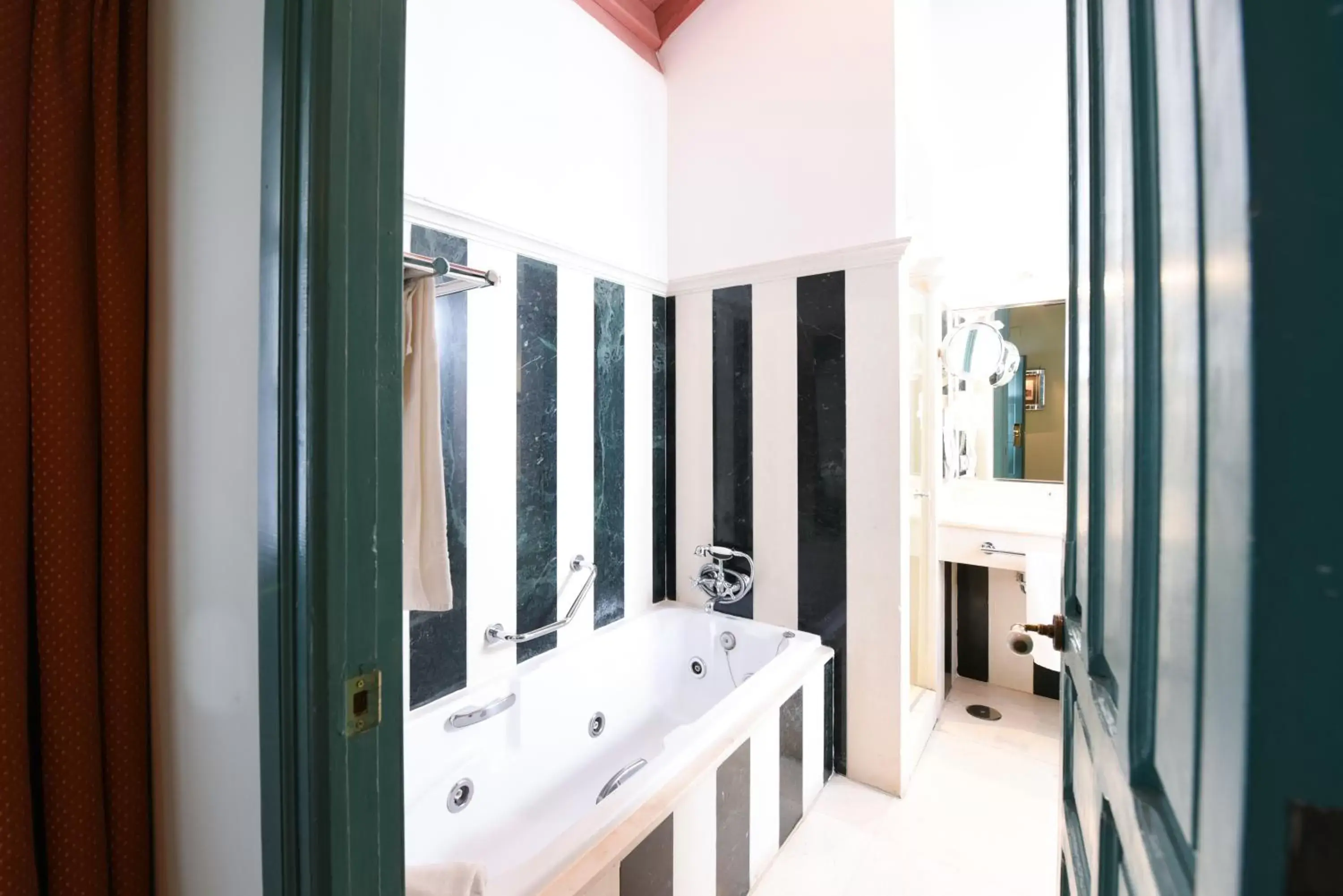 Bath, Bathroom in Hotel Las Casas de la Judería