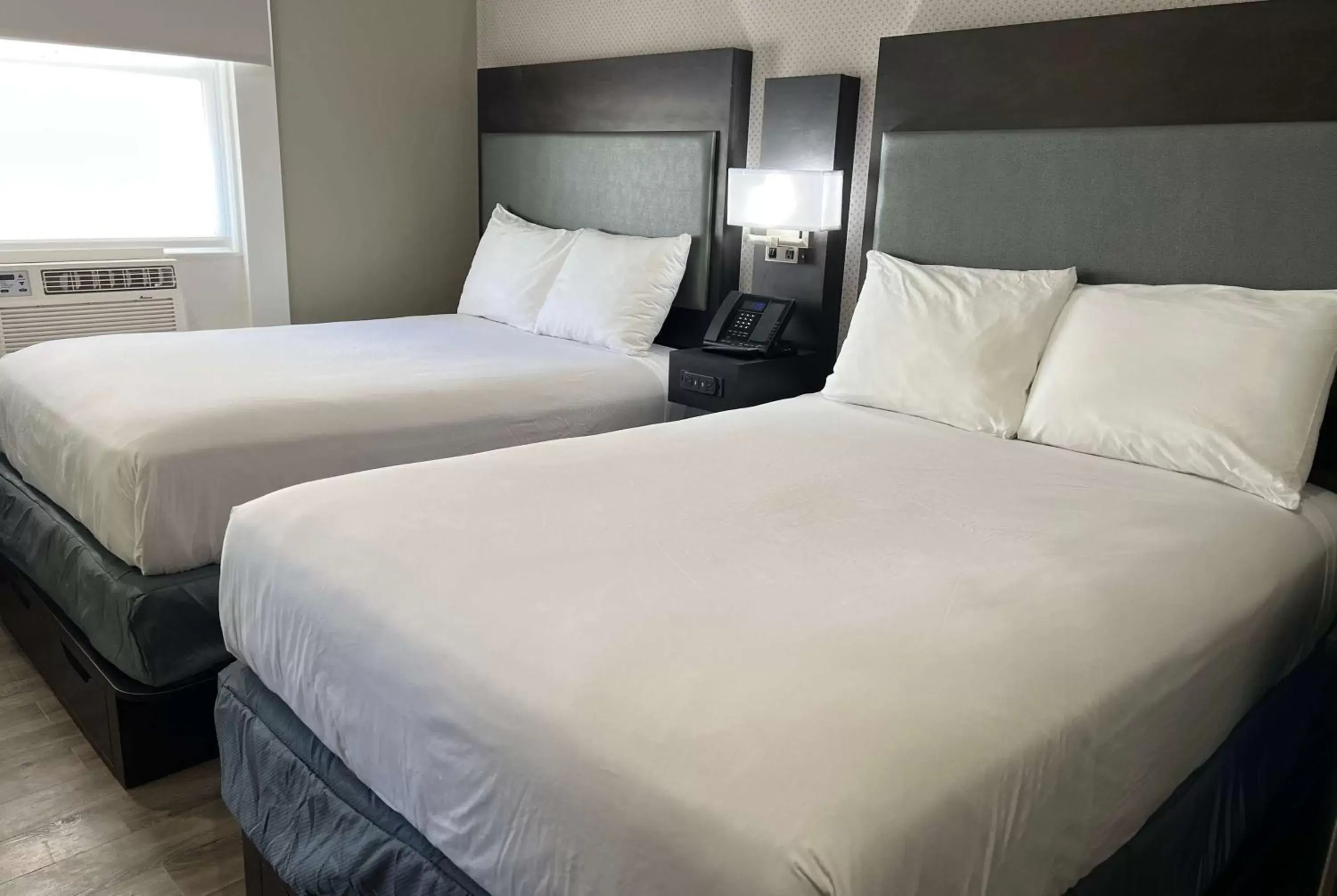 Bedroom, Bed in Super 8 by Wyndham San Francisco/Union Square Area