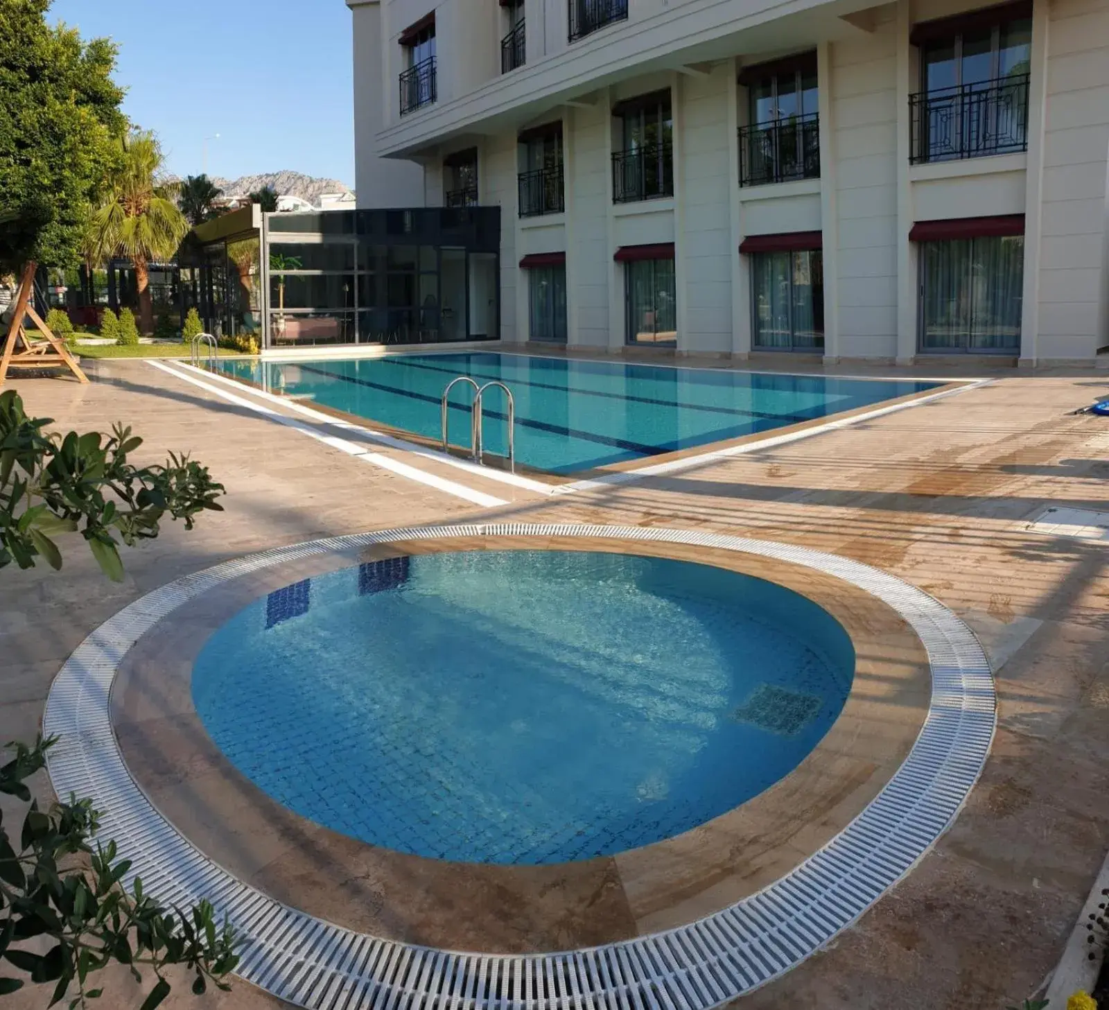 Swimming Pool in Leaf Port Hotel