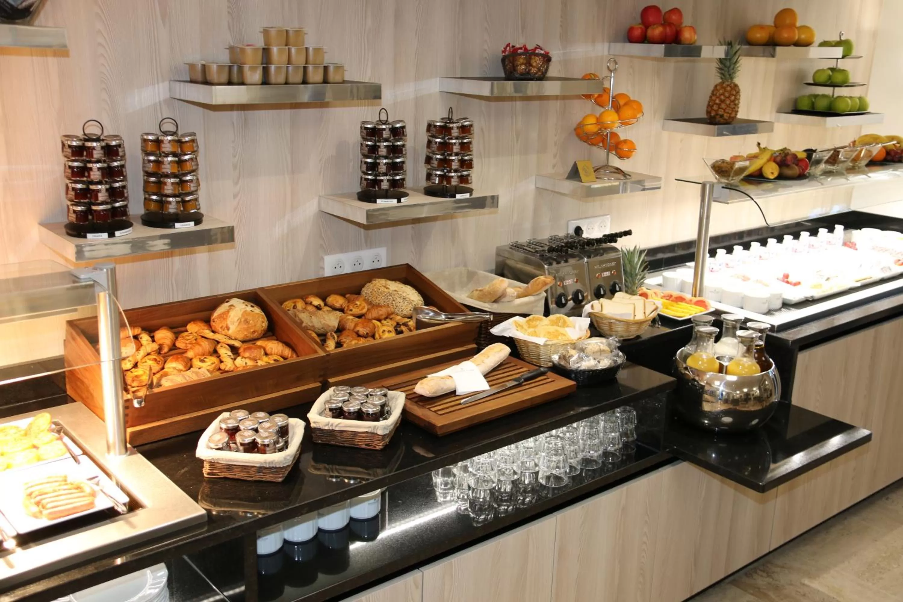 American breakfast in GOLDEN TULIP CANNES HOTEL de PARIS