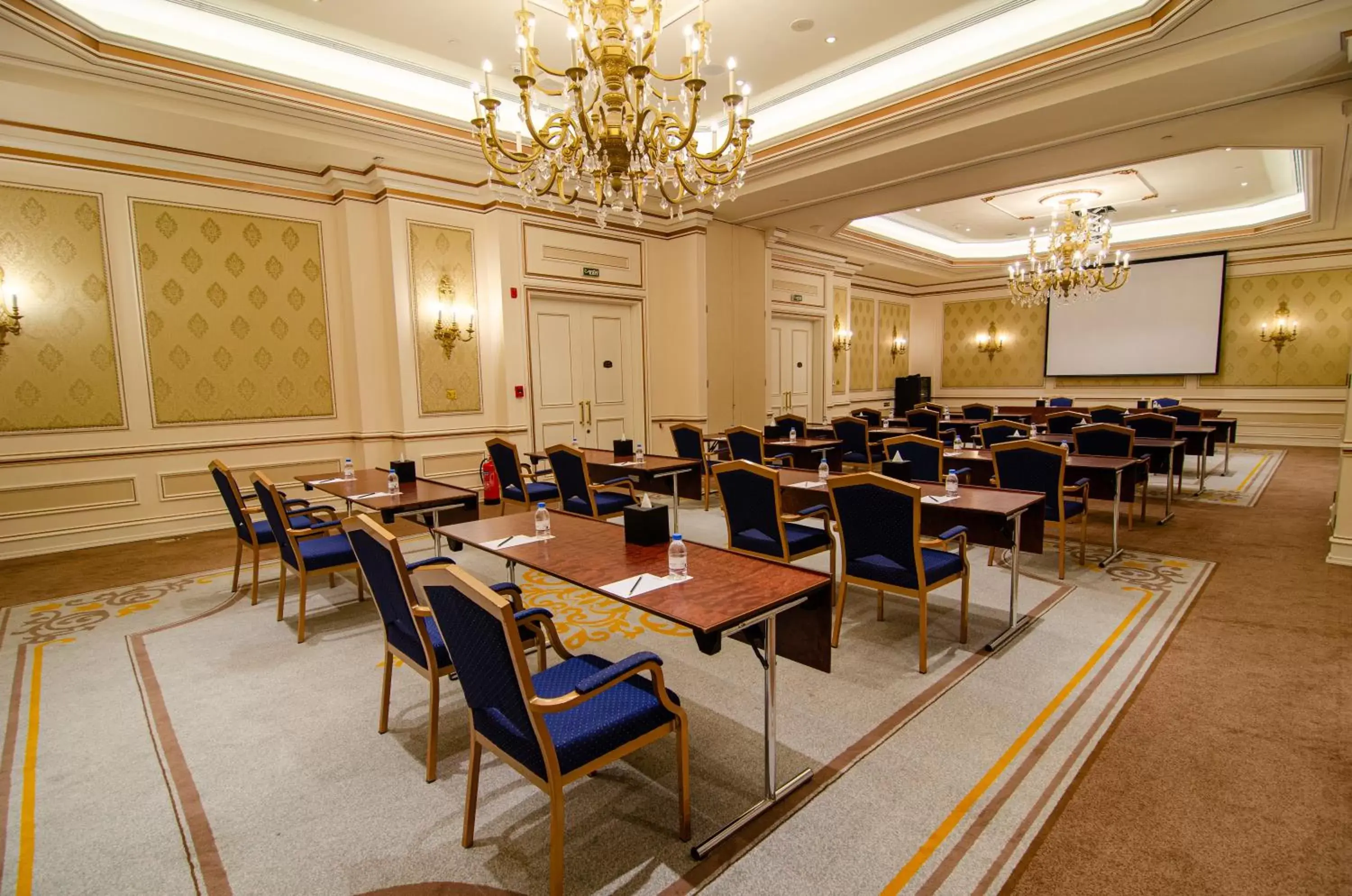 Meeting/conference room in Al Aziziyah Boutique Hotel