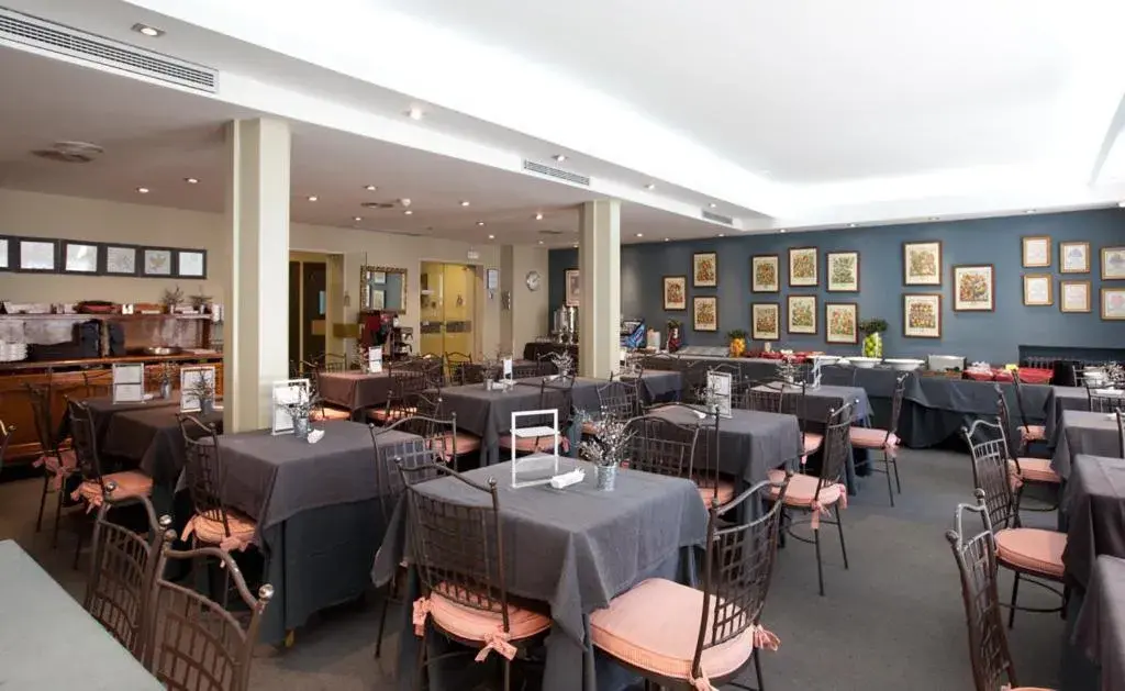 Buffet breakfast, Restaurant/Places to Eat in Hotel Moderno Puerta del Sol