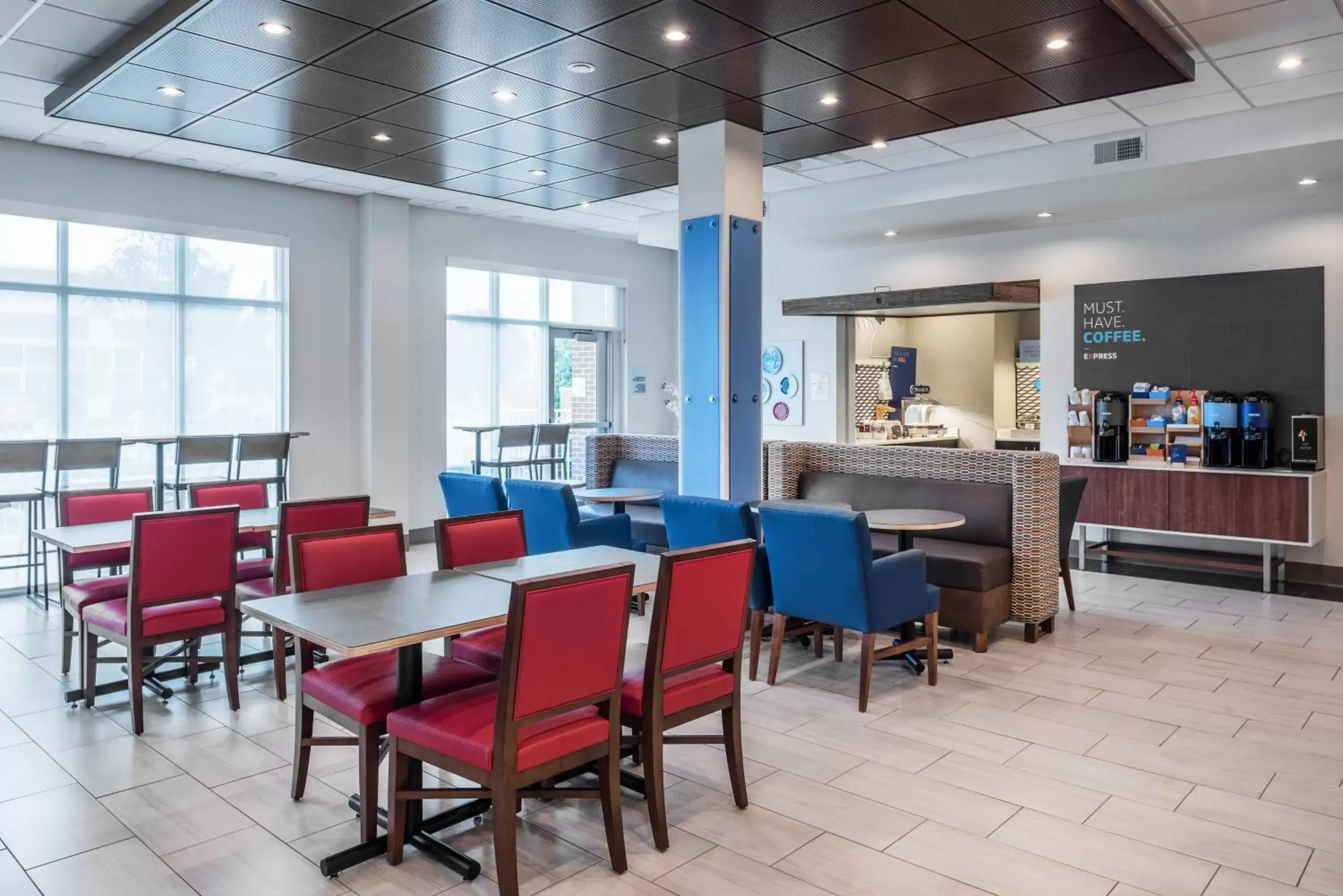 Breakfast, Restaurant/Places to Eat in Holiday Inn Express & Suites St. Louis - Chesterfield, an IHG Hotel