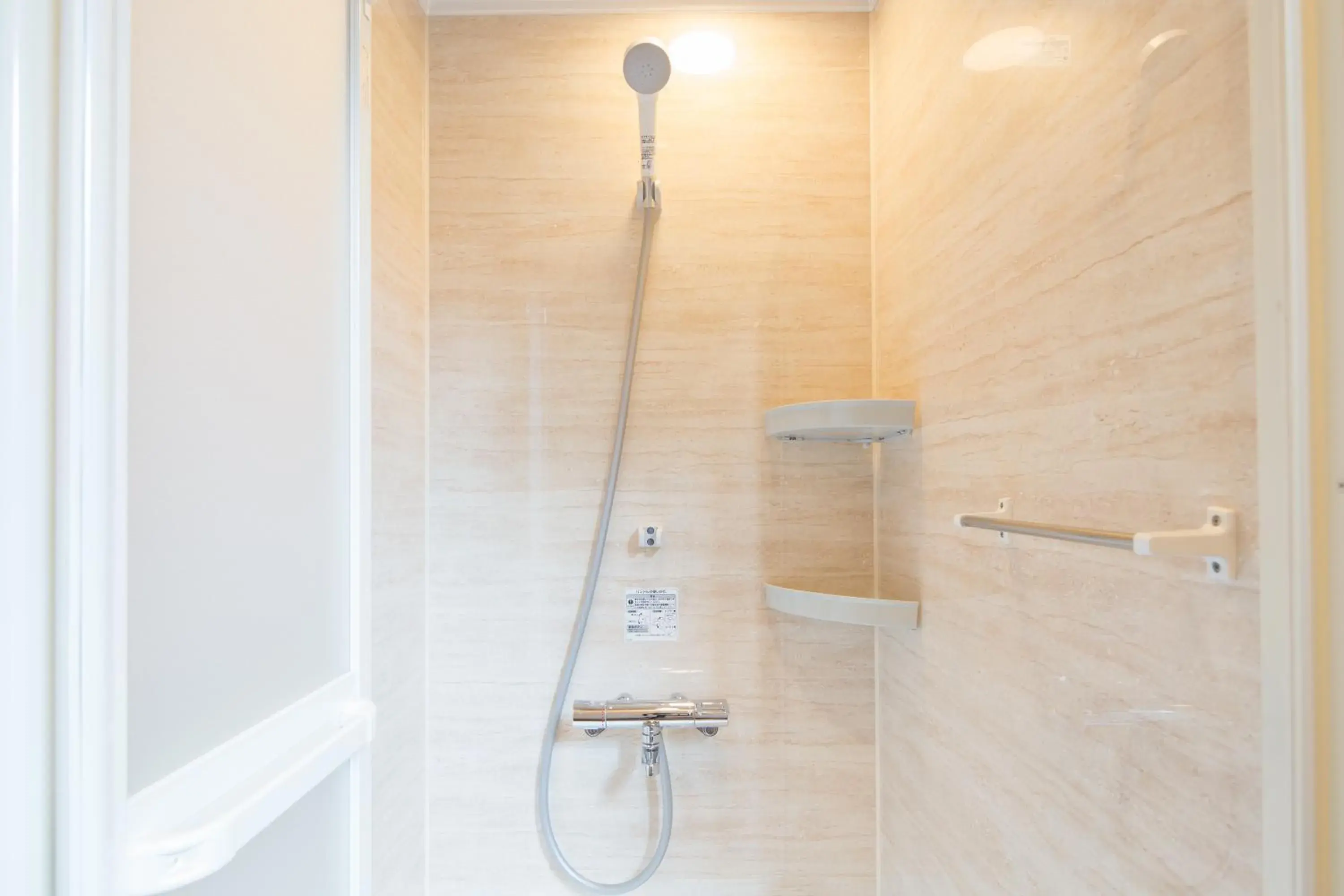 Shower in Ryokan Hostel Gion Shower in Ryokan Hostel Gion