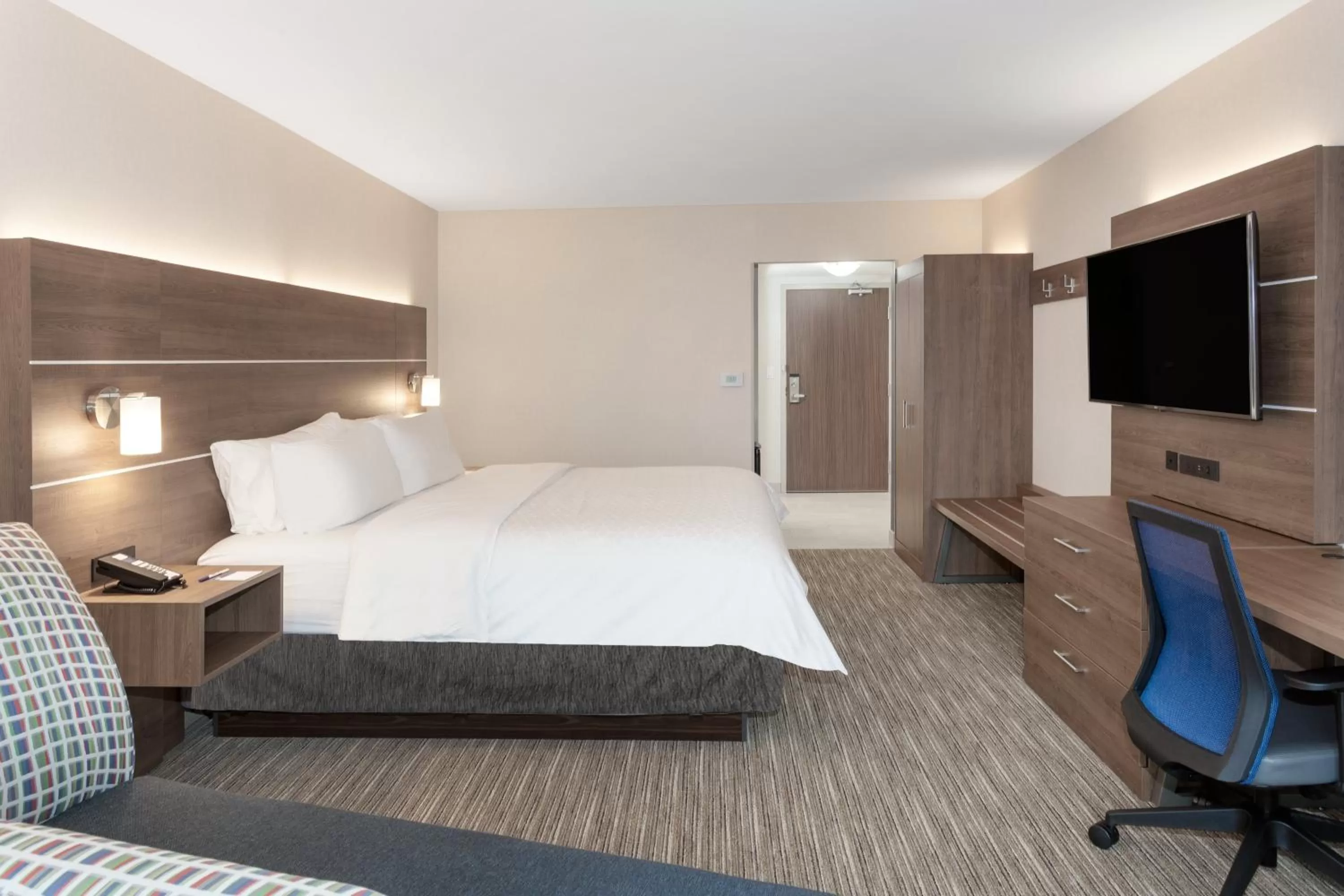 Photo of the whole room, Bed in Holiday Inn Express & Suites Downtown Ottawa East by IHG