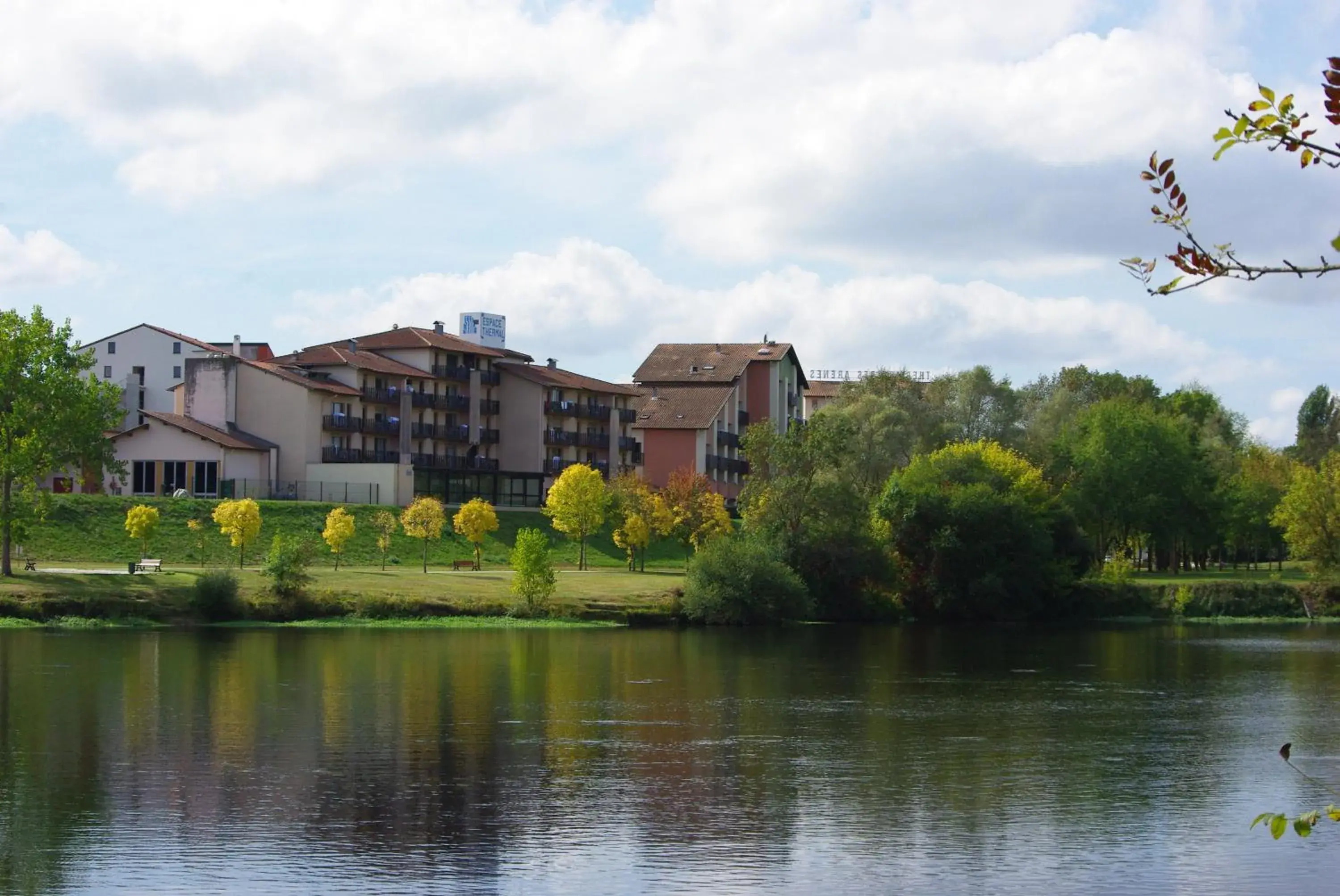 Nearby landmark, Property Building in L'Espace Thermal