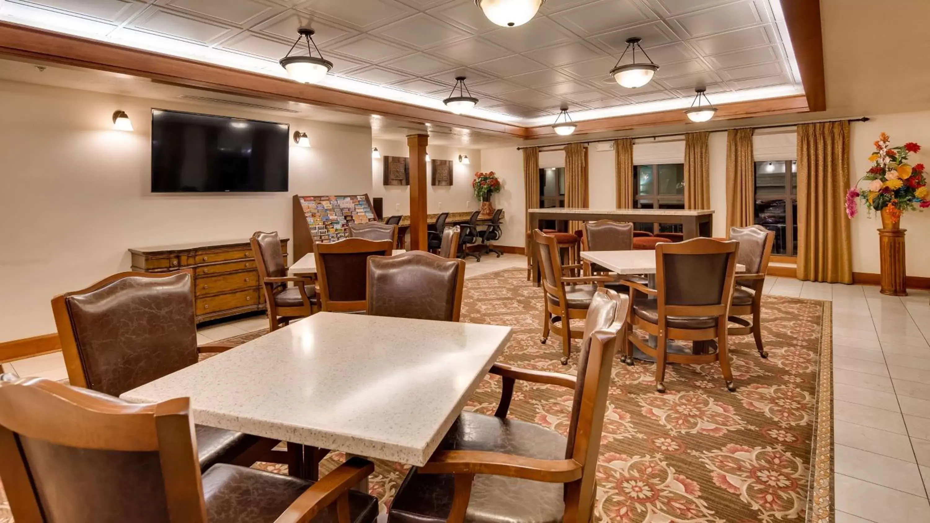 Lobby or reception, Restaurant/Places to Eat in Best Western Plus Greenwell Inn