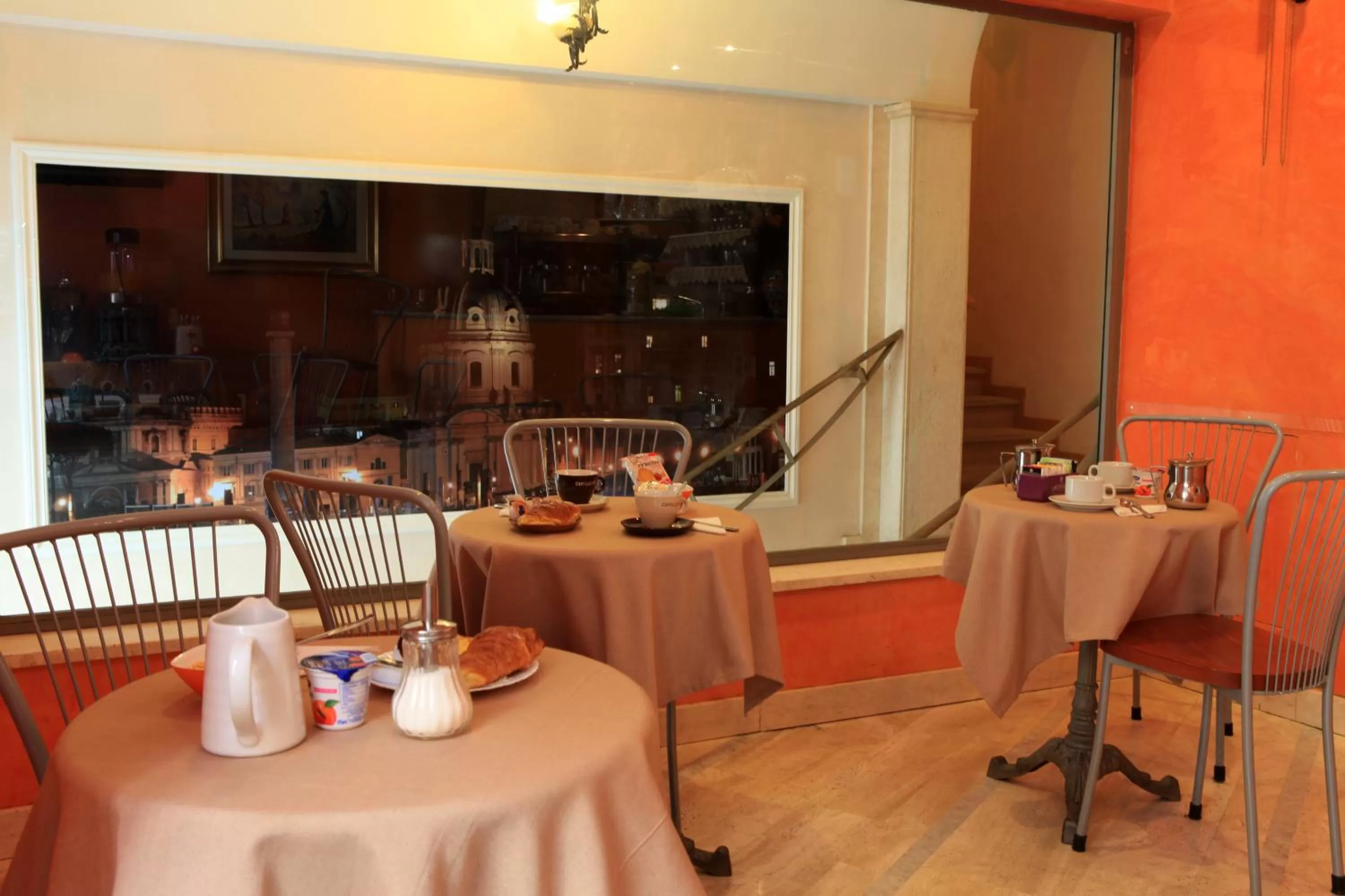 Restaurant/places to eat in Hotel Kent