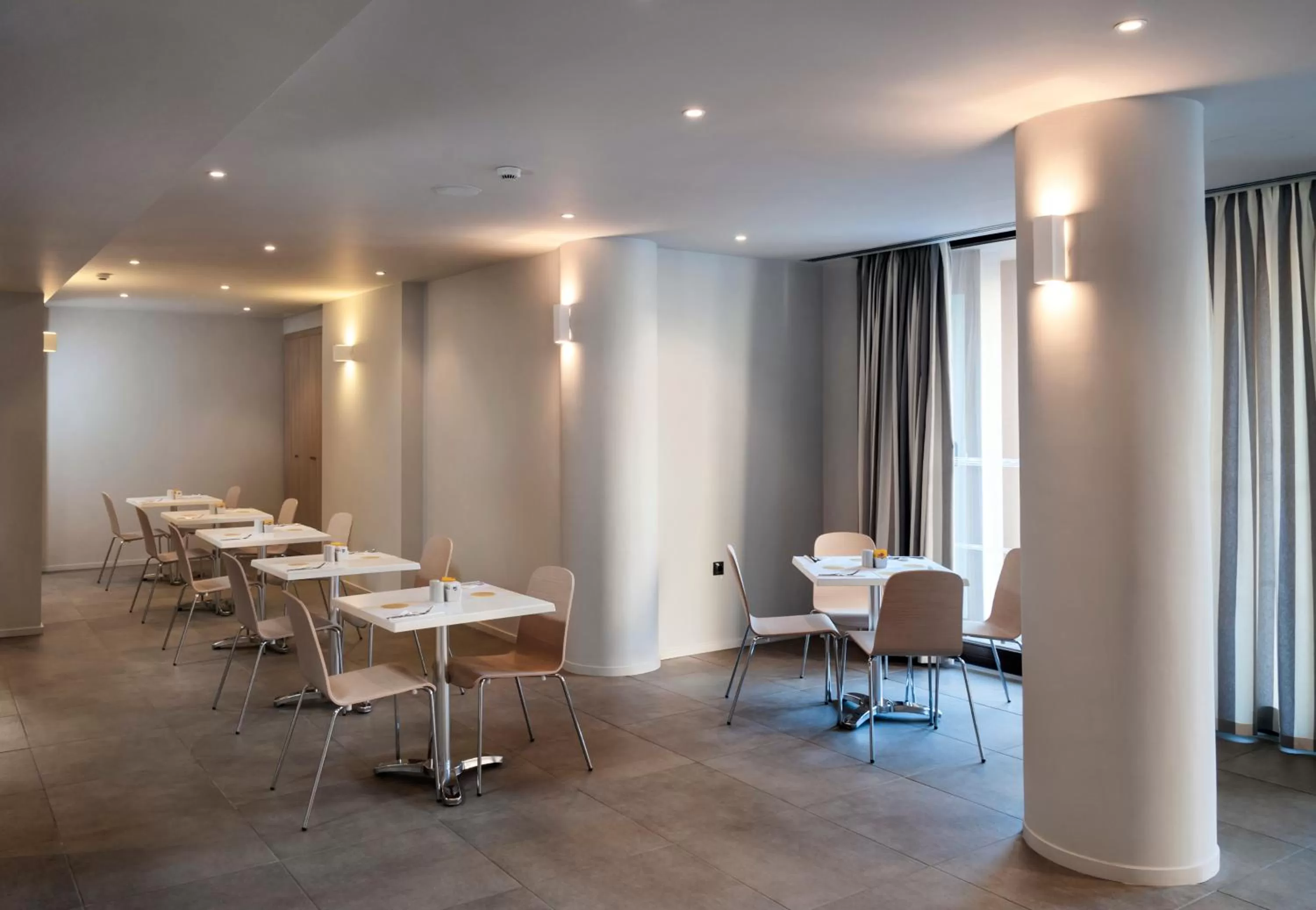 Restaurant/places to eat in Kriti Hotel