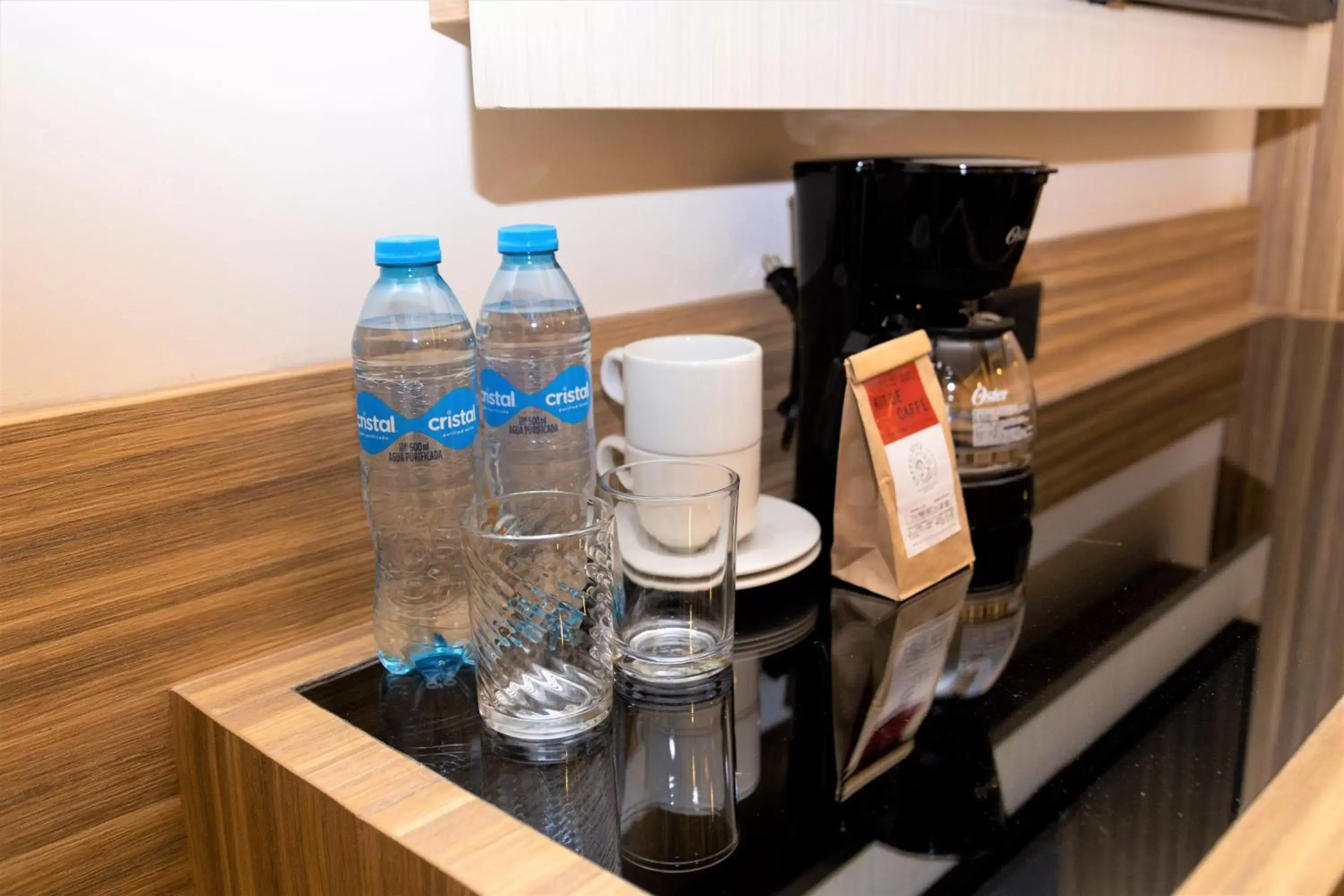 Coffee/tea facilities in Hotel Plaza by Kavia