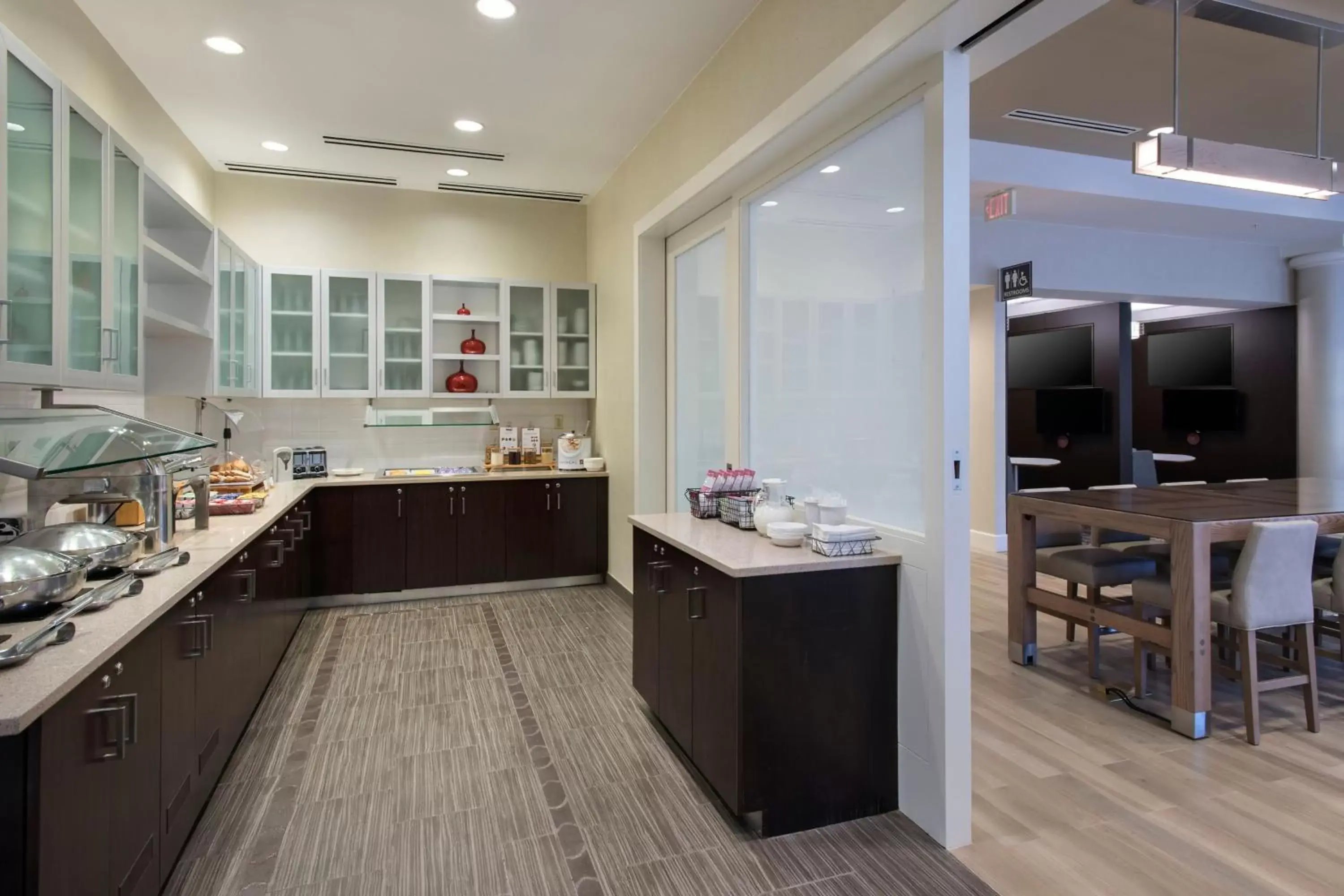 Breakfast, Kitchen/Kitchenette in Residence Inn by Marriott Fairfax City