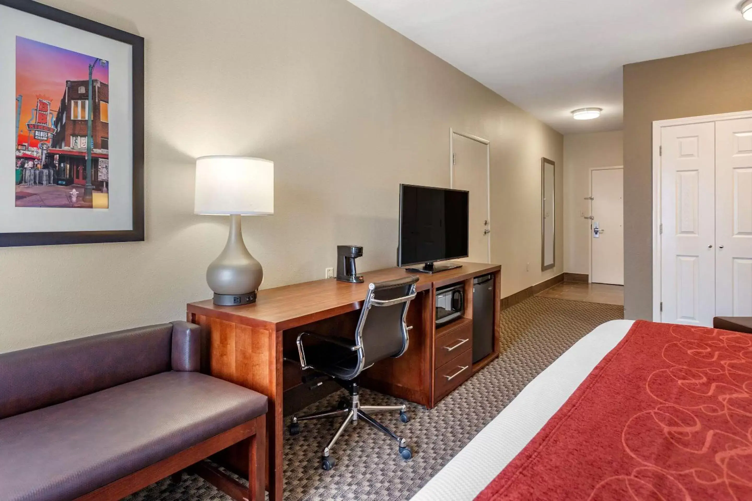 Photo of the whole room, Seating Area in Comfort Suites Cordova