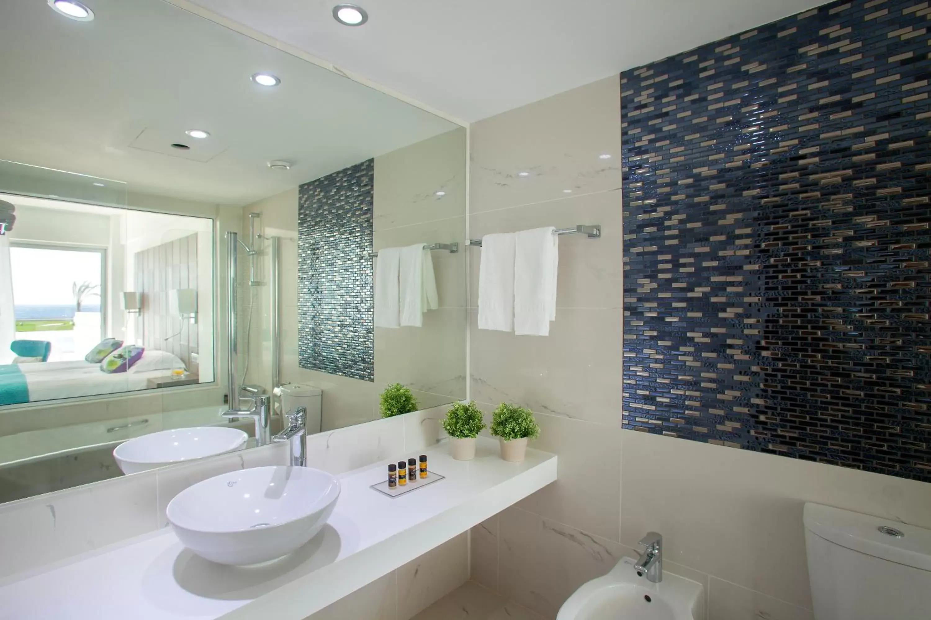 Toilet, Bathroom in King Evelthon Beach Hotel & Resort