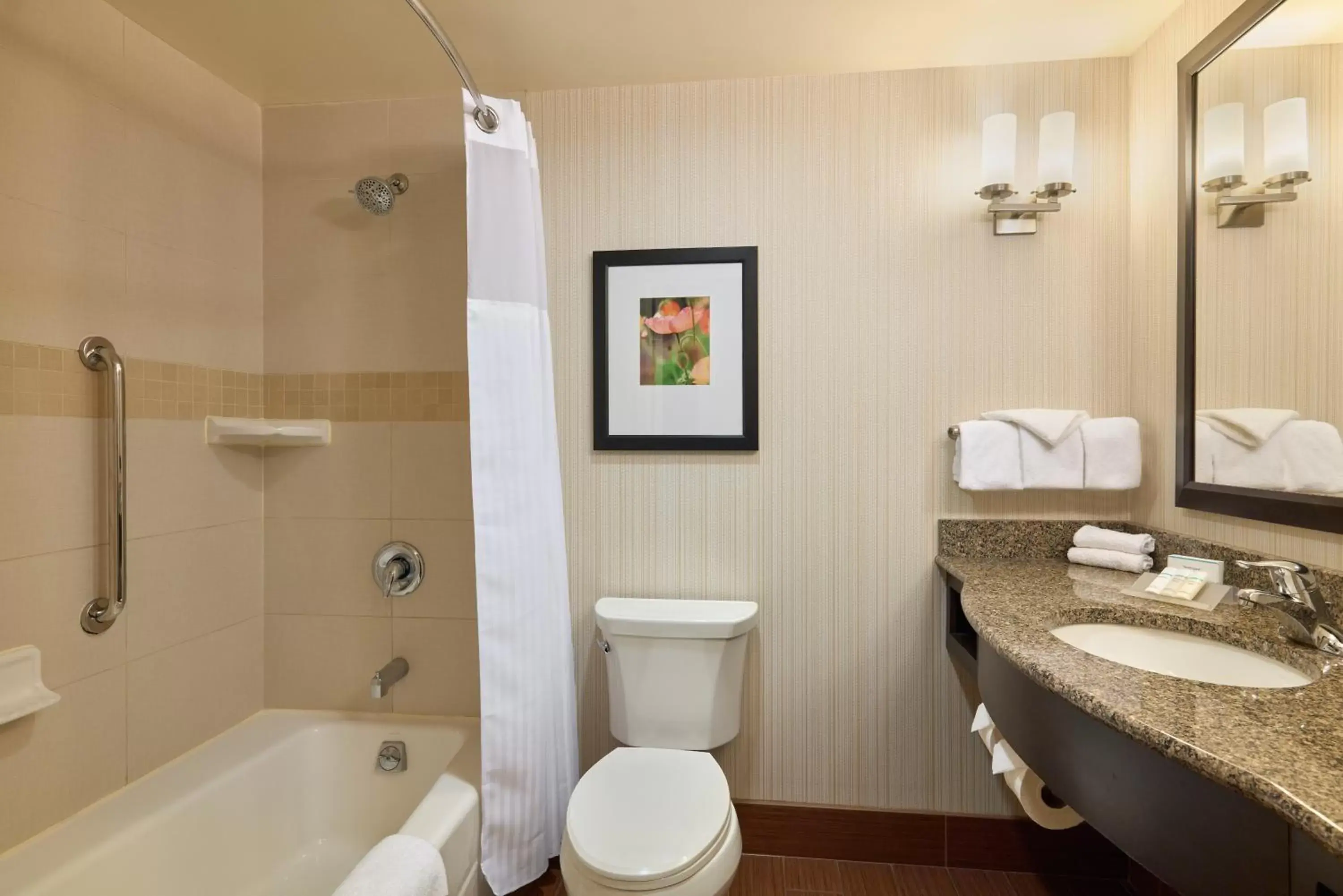 Bathroom in Hilton Garden Inn Hartford South/Glastonbury