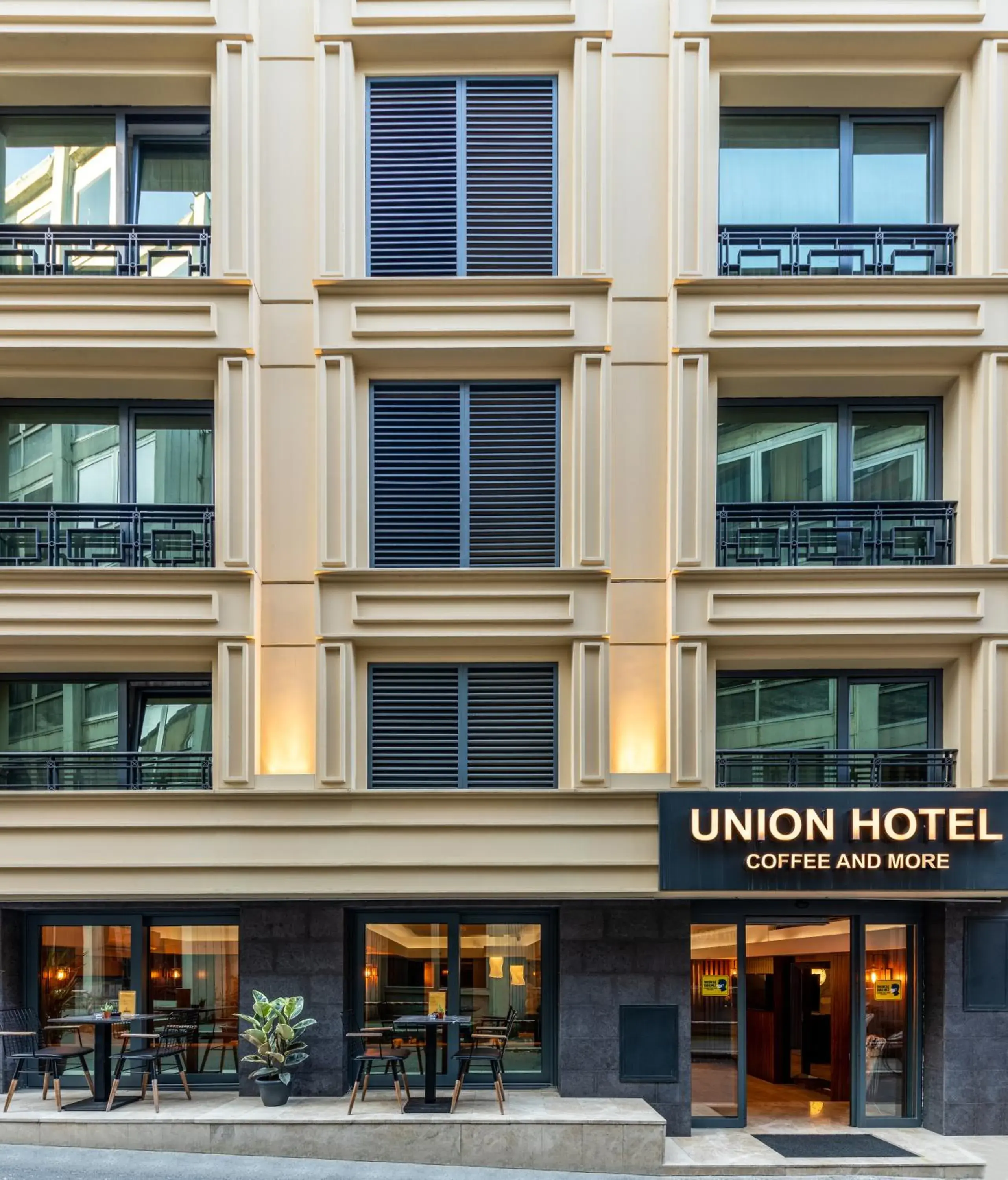 Property Building in Union Hotel Port
