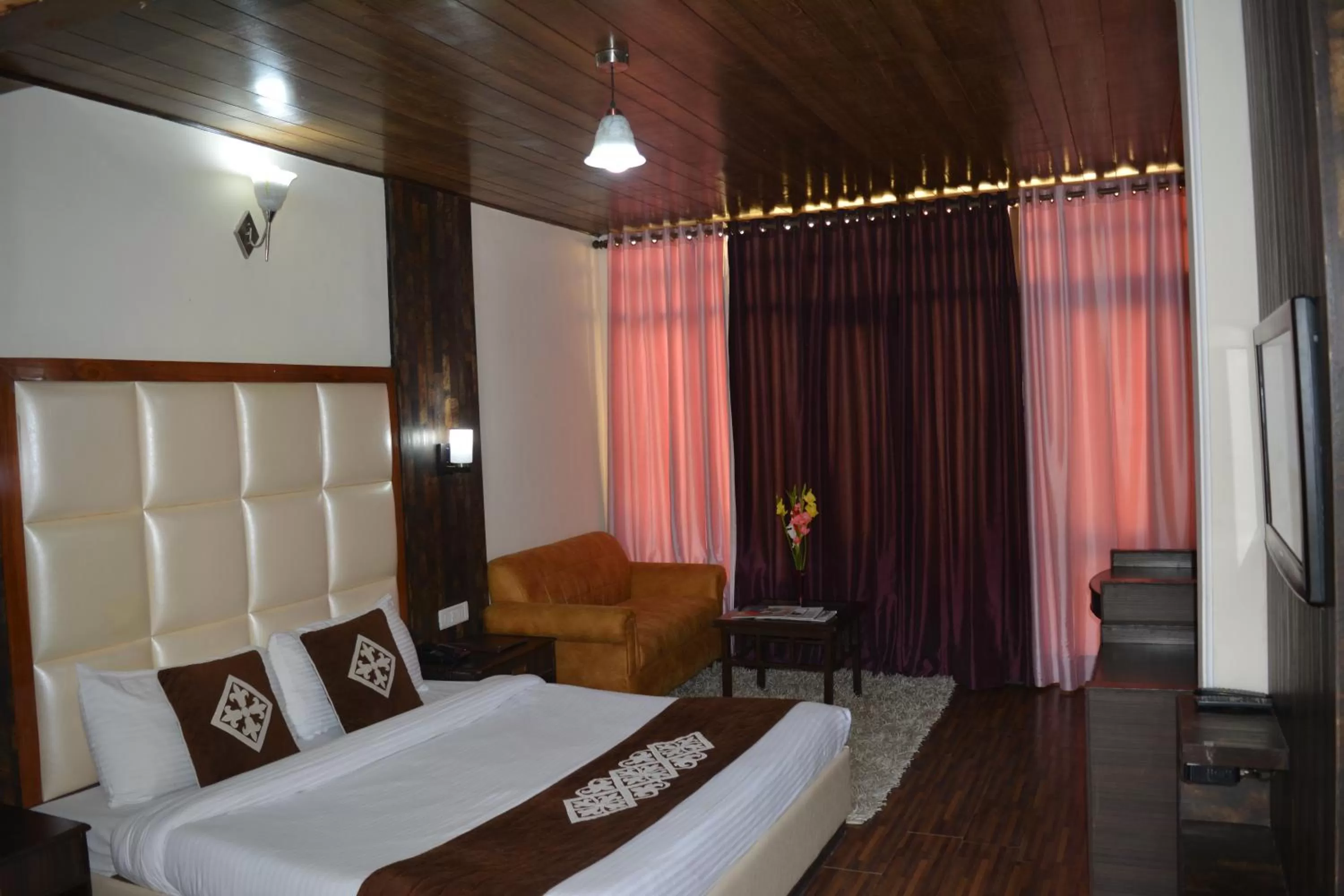 Bed in Snow Valley Resorts & Spa Manali