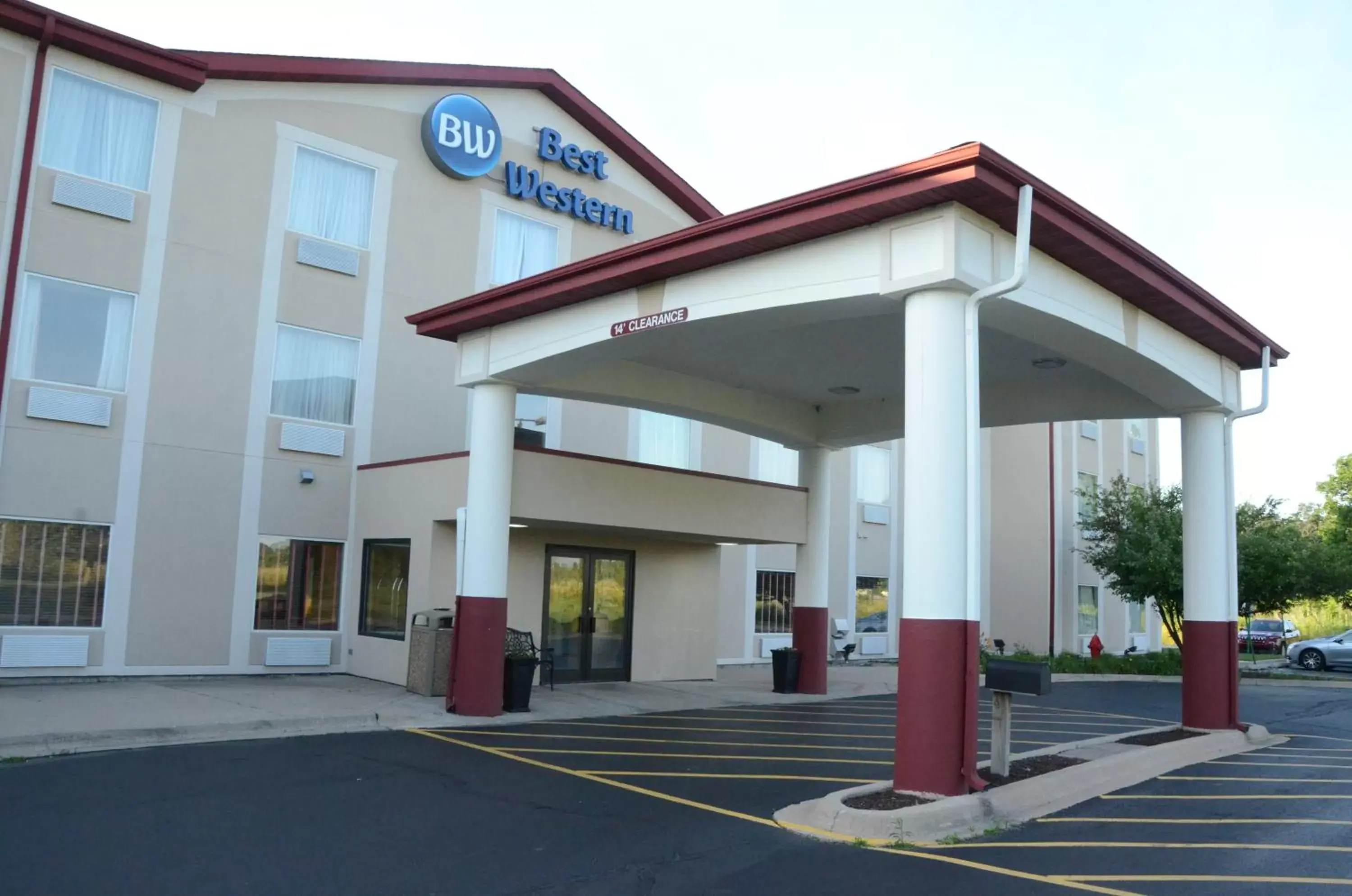 Facade/entrance in Best Western Joliet Inn & Suites